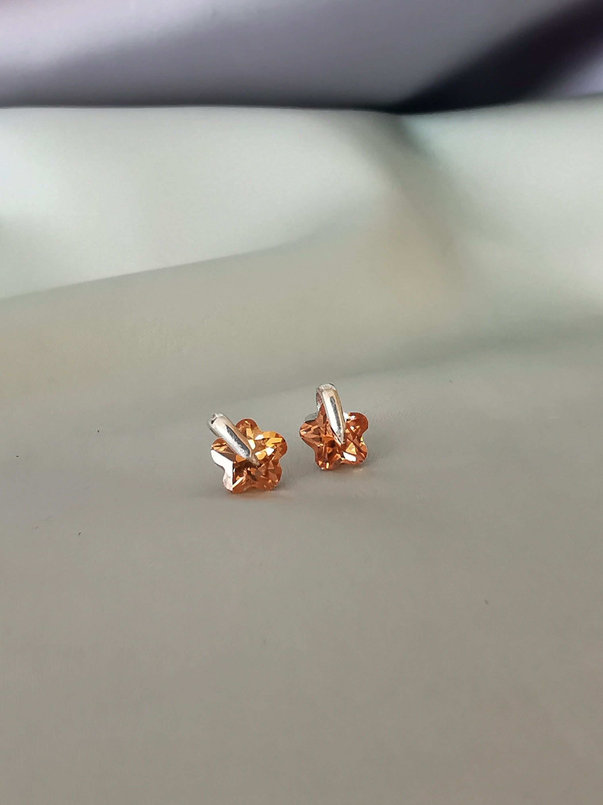 Arete de flor cristal topacio (02125-318)