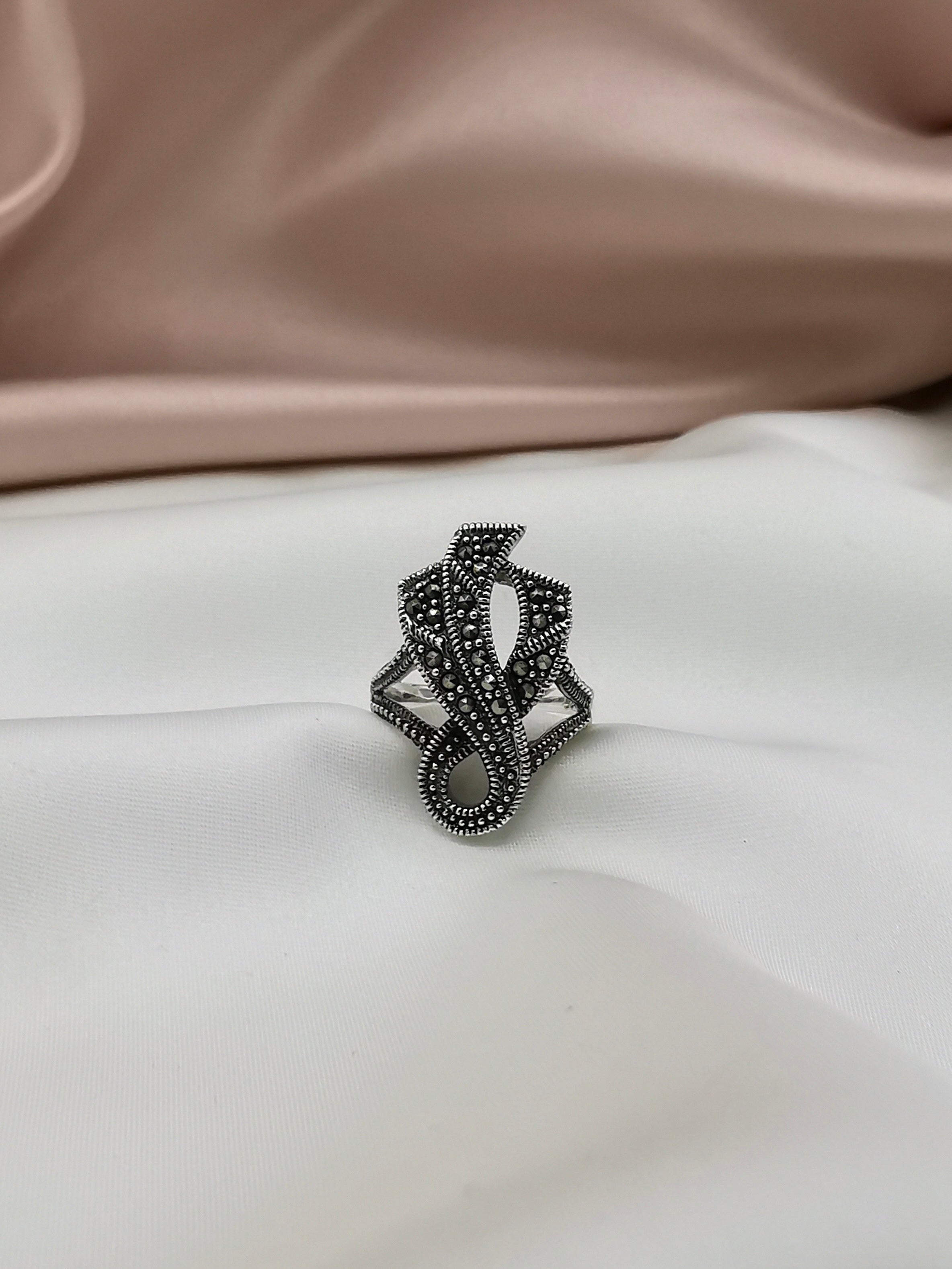 Anillo de zirconias (09525-060)