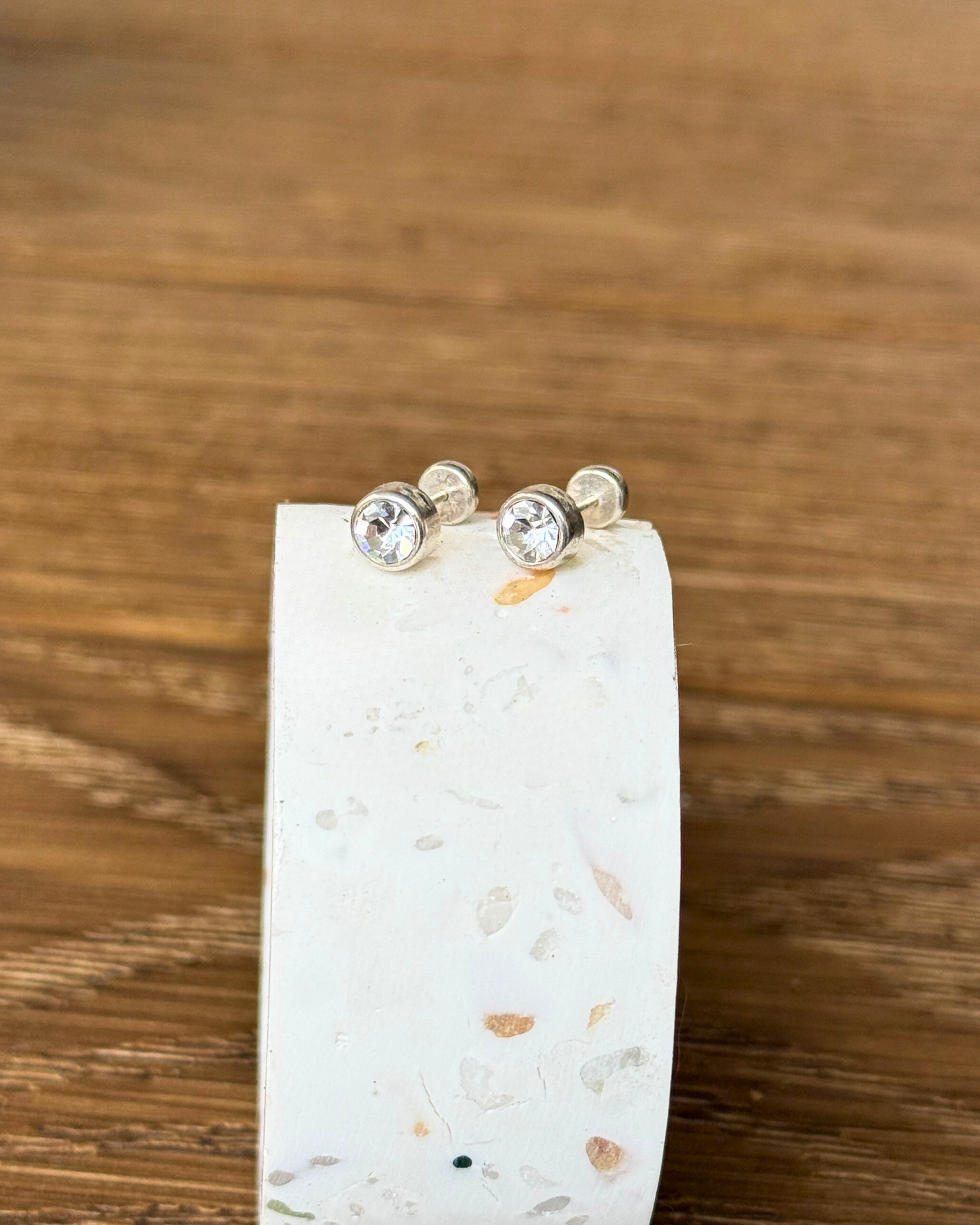 Aretes de zirconia blanca