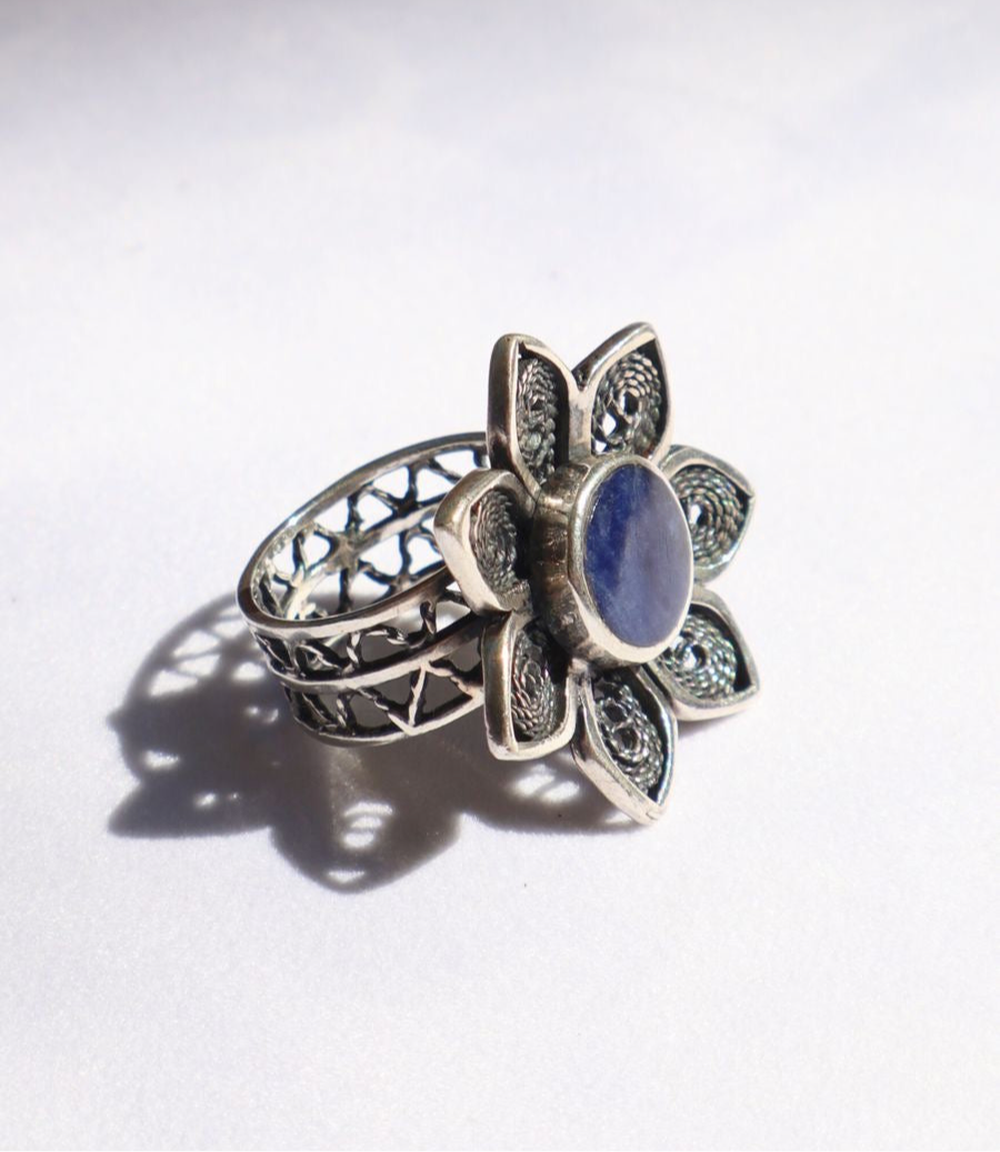 (12500-199) Anillo de flor piedra lapislázuli