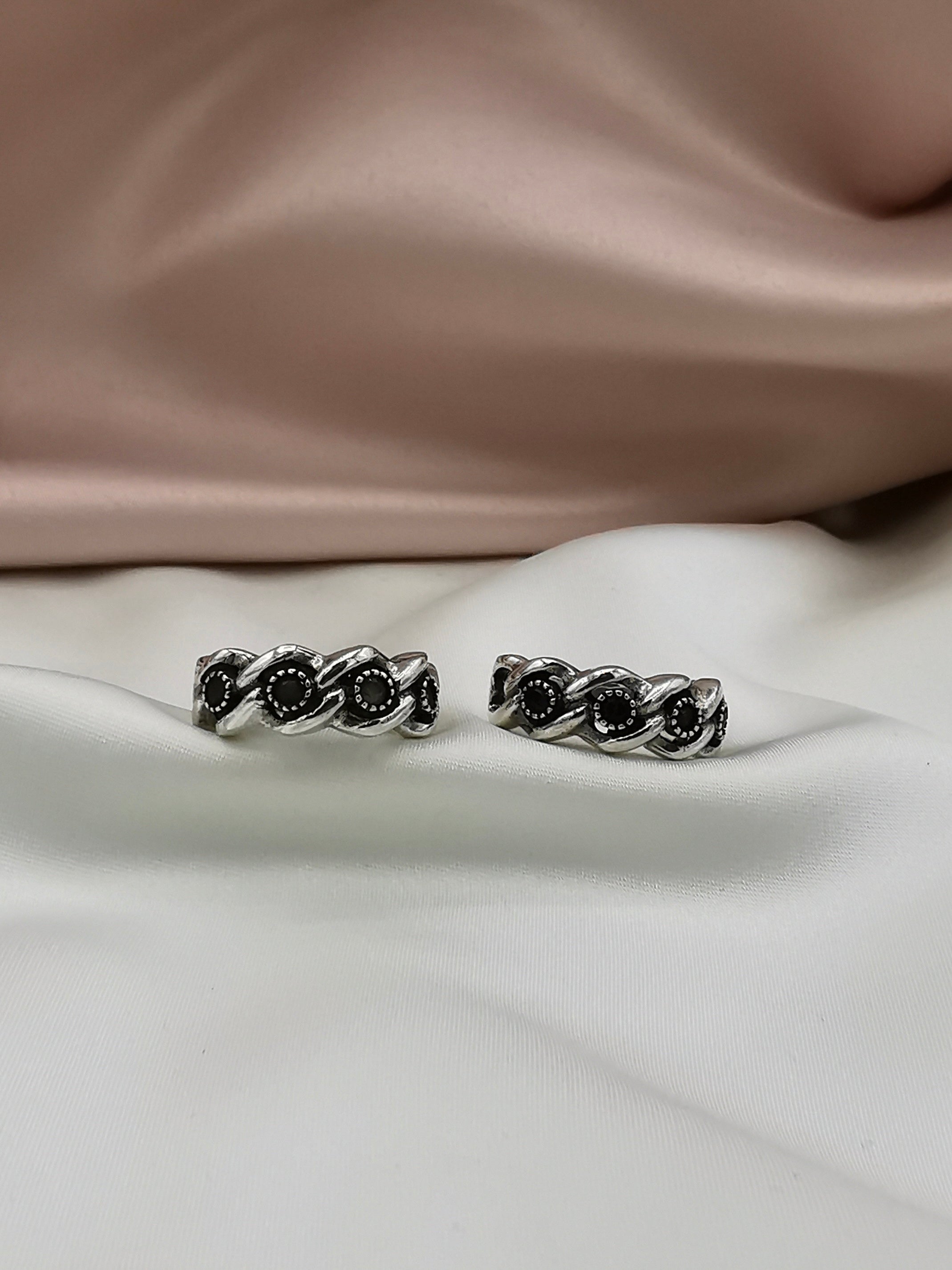 Anillo delgado con zirconias (09425-199)
