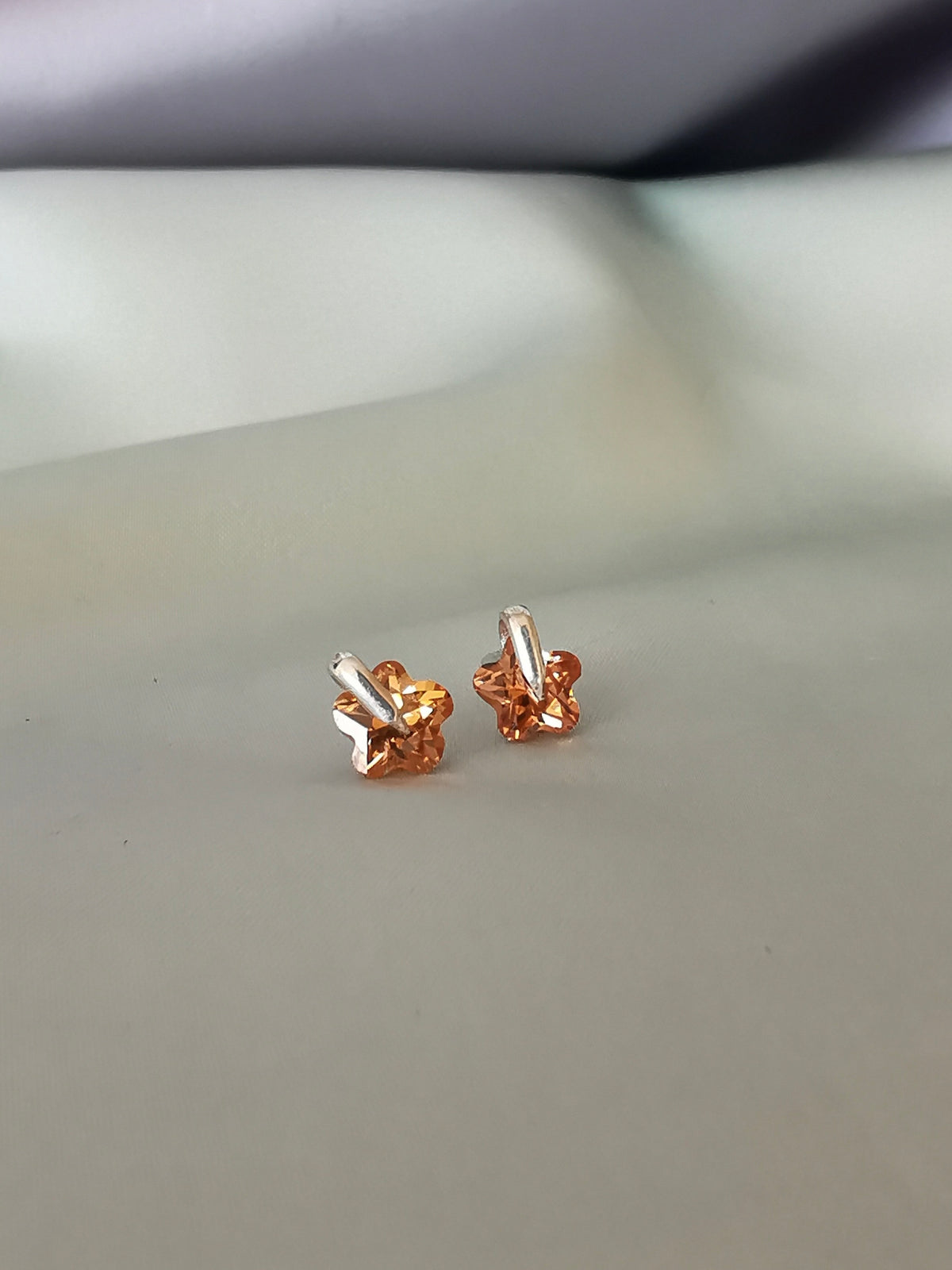 Arete de flor cristal topacio (02125-318)