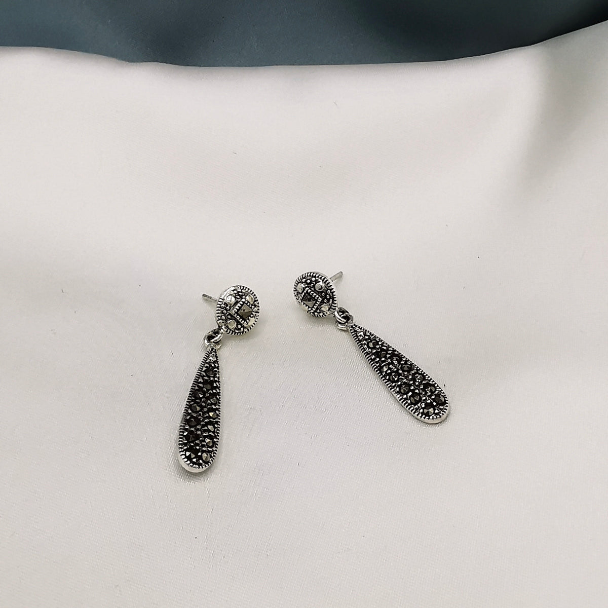 Aretes plata quemada con zirconias (15325-060)