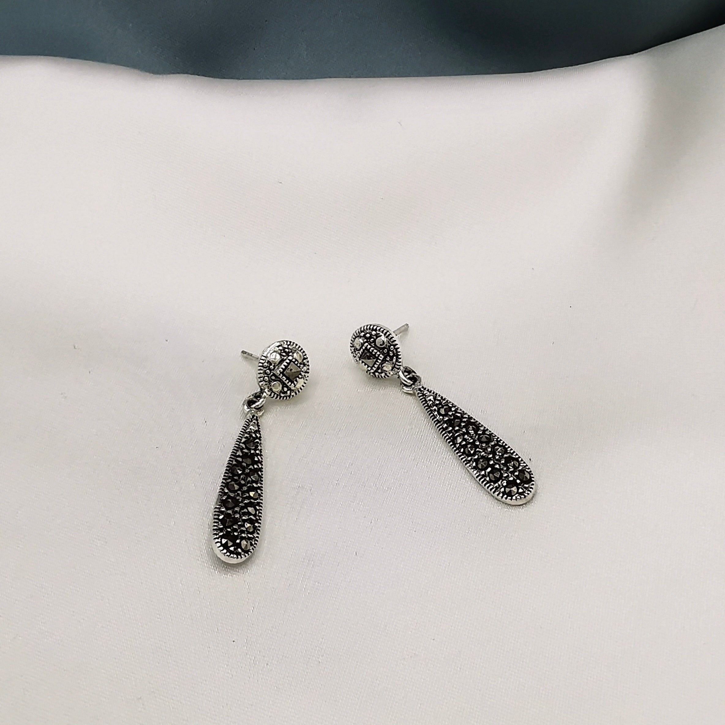 Aretes plata quemada con zirconias (15325-060)