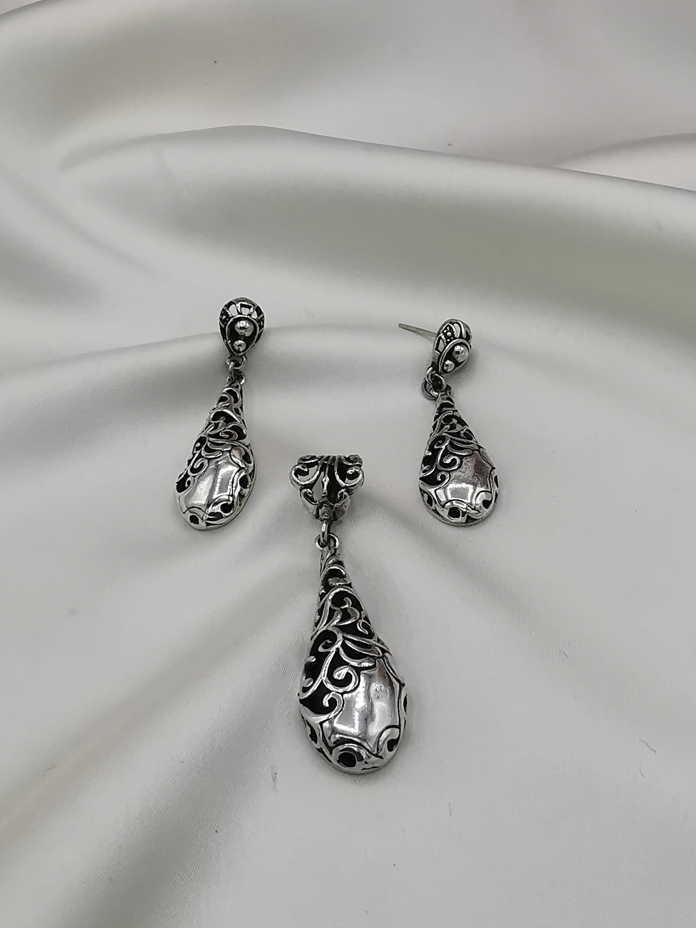 Juego de gota con diseño plata envejecida (03800-505)