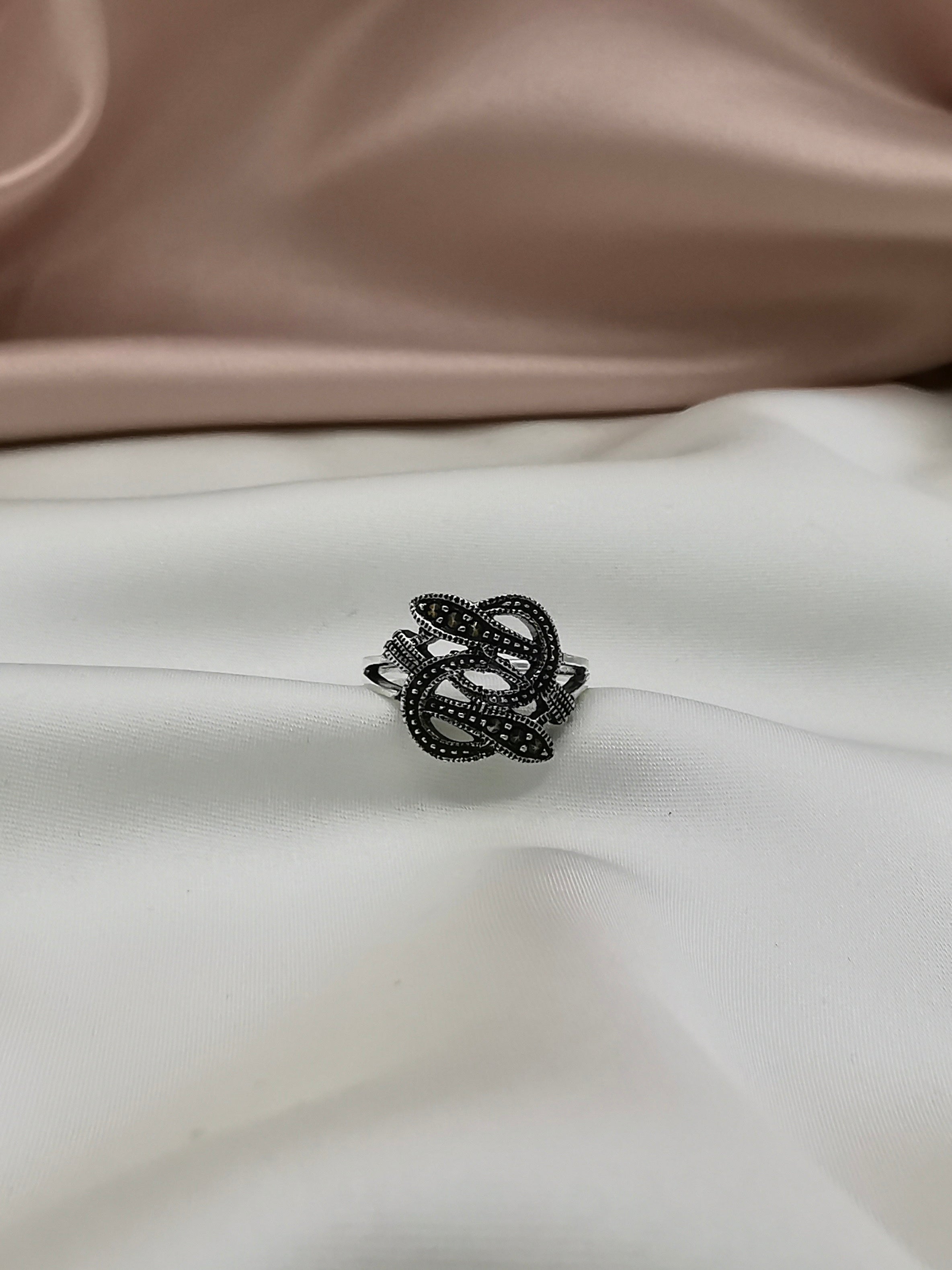 Anillo trenzado con zirconias (09325-198)