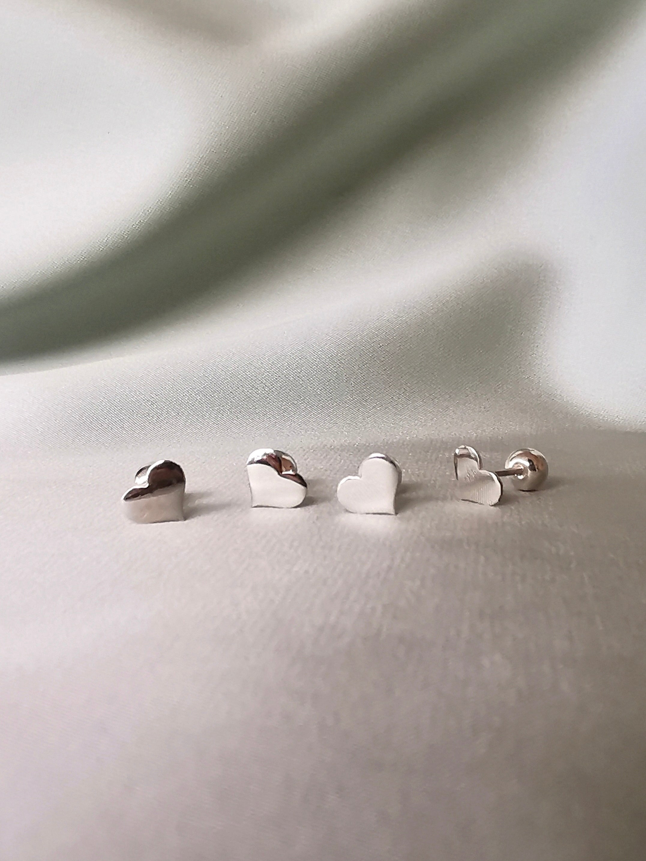 Aretes pequeños de corazón (02175-307)