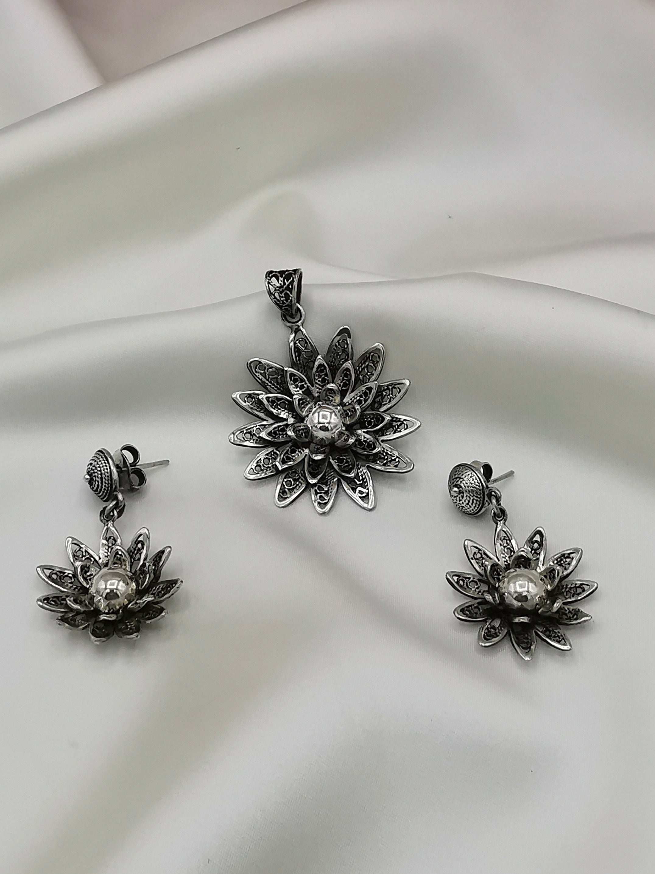 Juego de flor plata envejecida (03950-023)