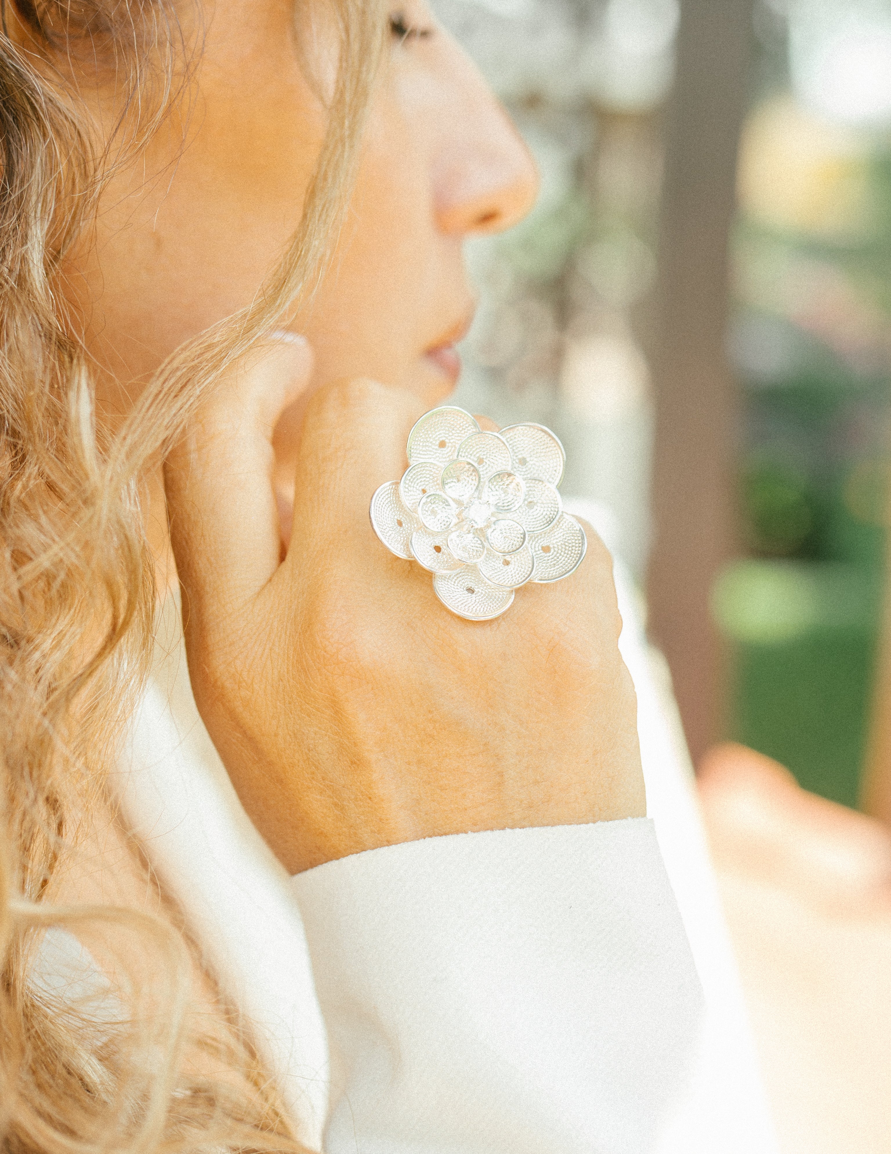 Anillo de flor y zirconia (01725-136)