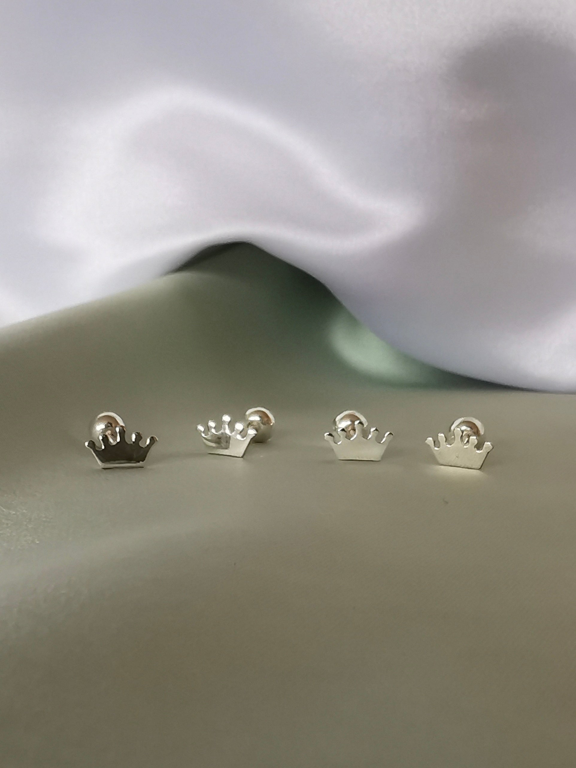 Aretes pequeño de corona (02175-308)