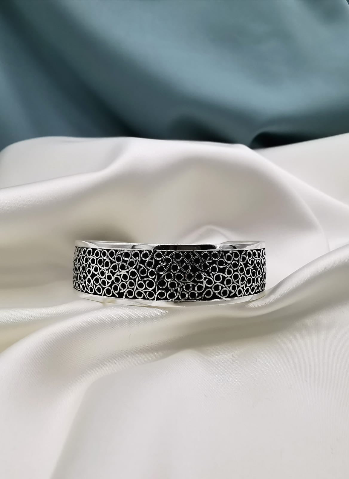 Pulsera aro con diseño plata envejecida (051600-908)