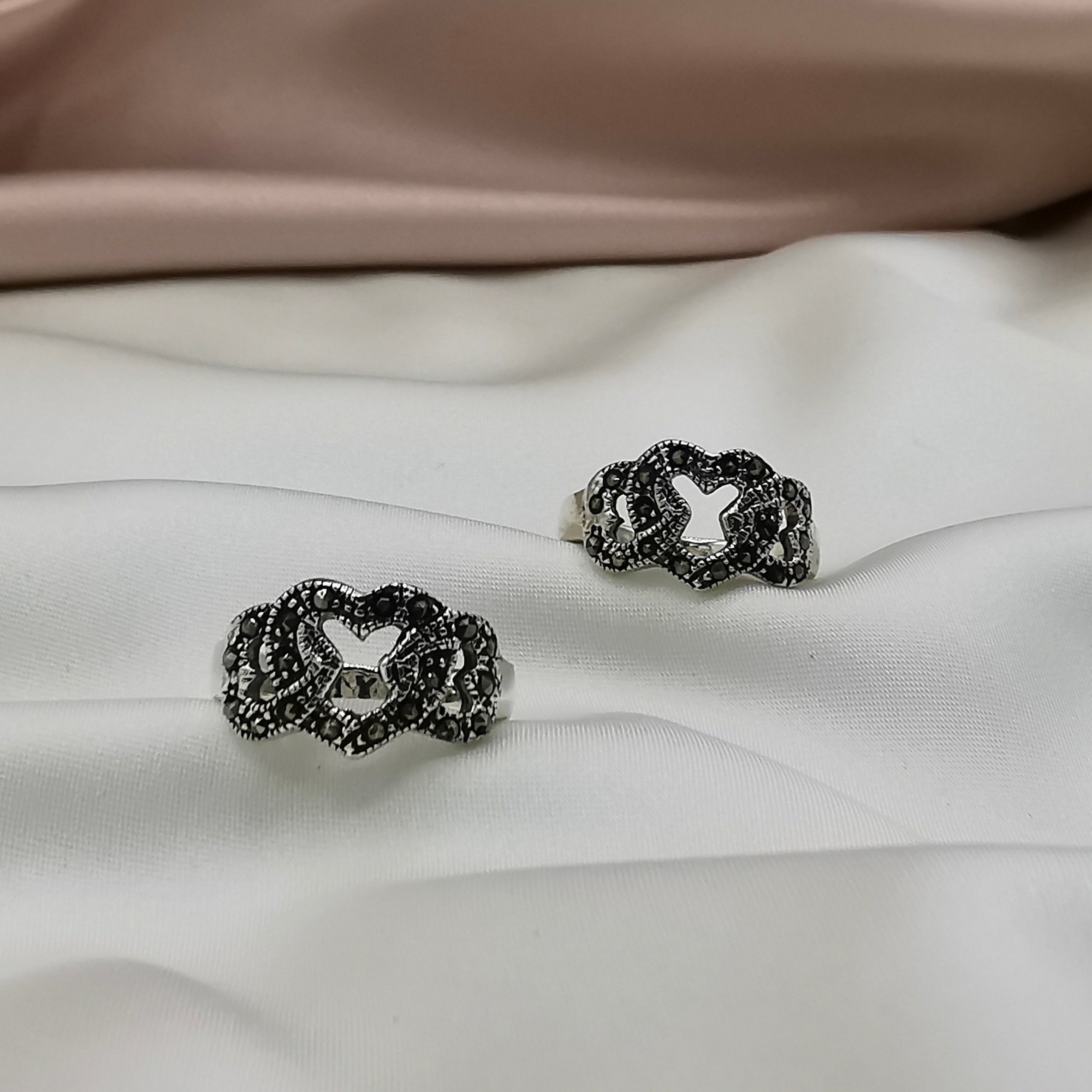 Anillo de corazones con zirconias (09350-126)