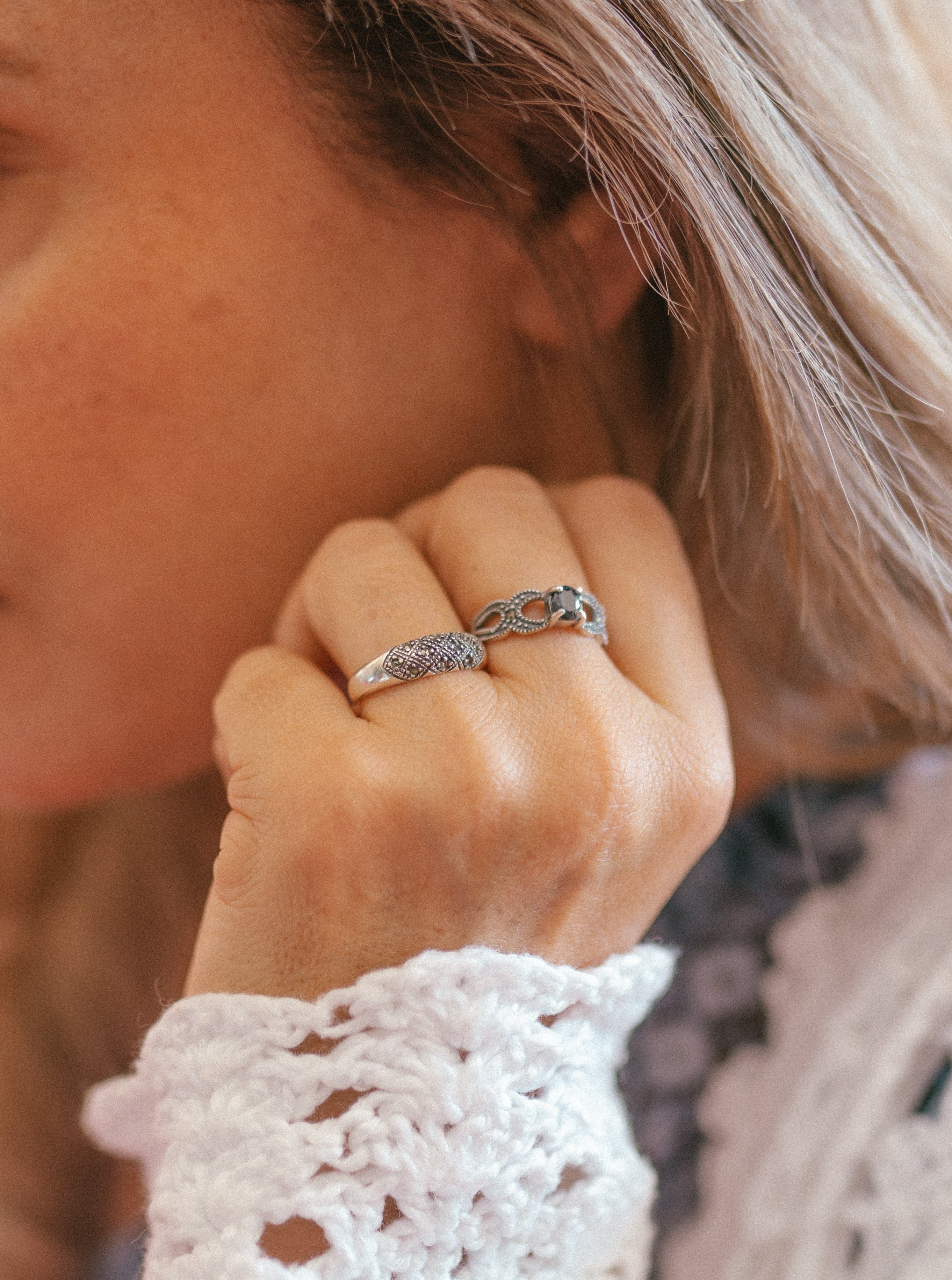 Anillos de zirconia y acerina