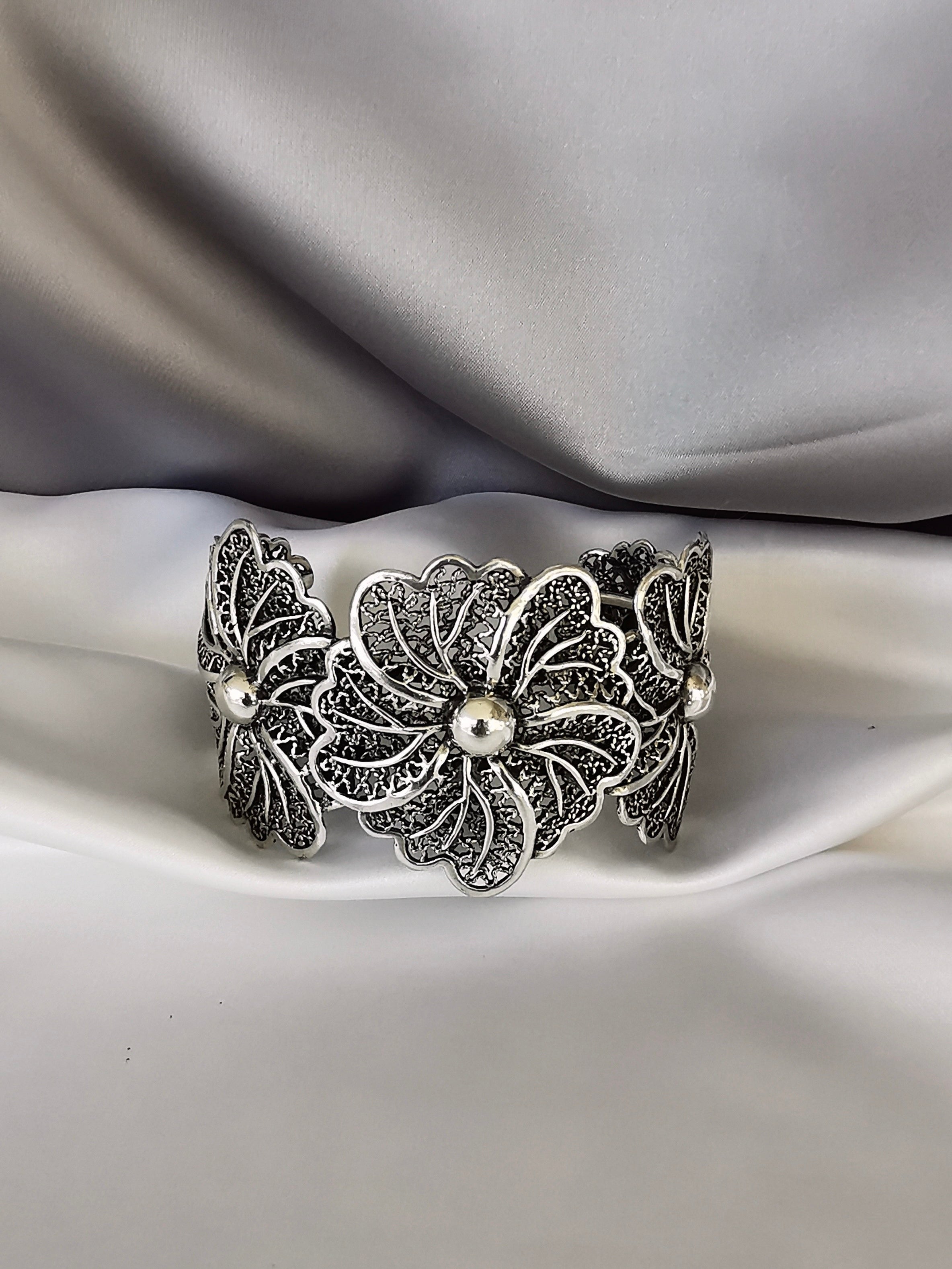 Pulsera aro de flores plata envejecida (051525-005)