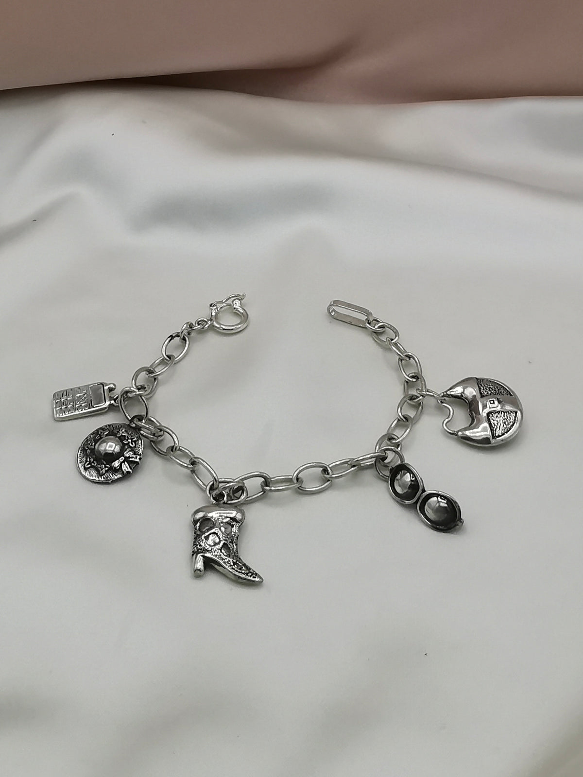 Pulsera gruesa con charms (17950-095)