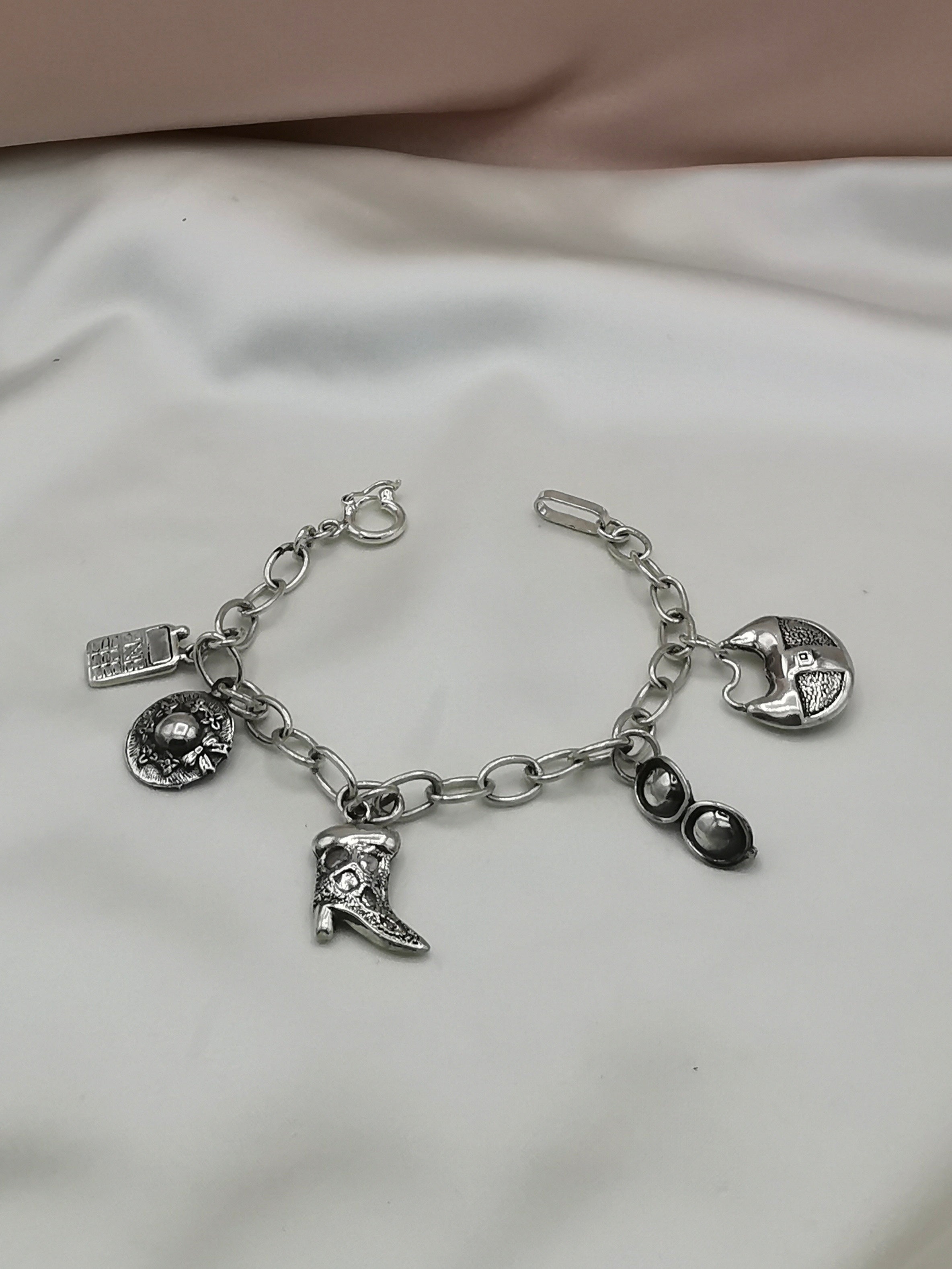 Pulsera gruesa con charms (17950-095)
