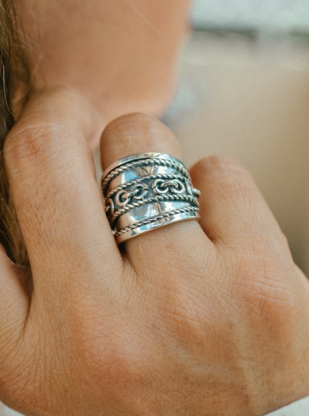 Anillo de plata y labrado envejecido (01350-385)