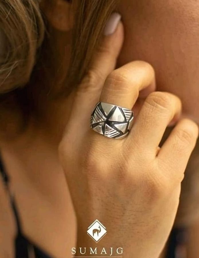 Anillo labrado plata envejecida (01650-018)