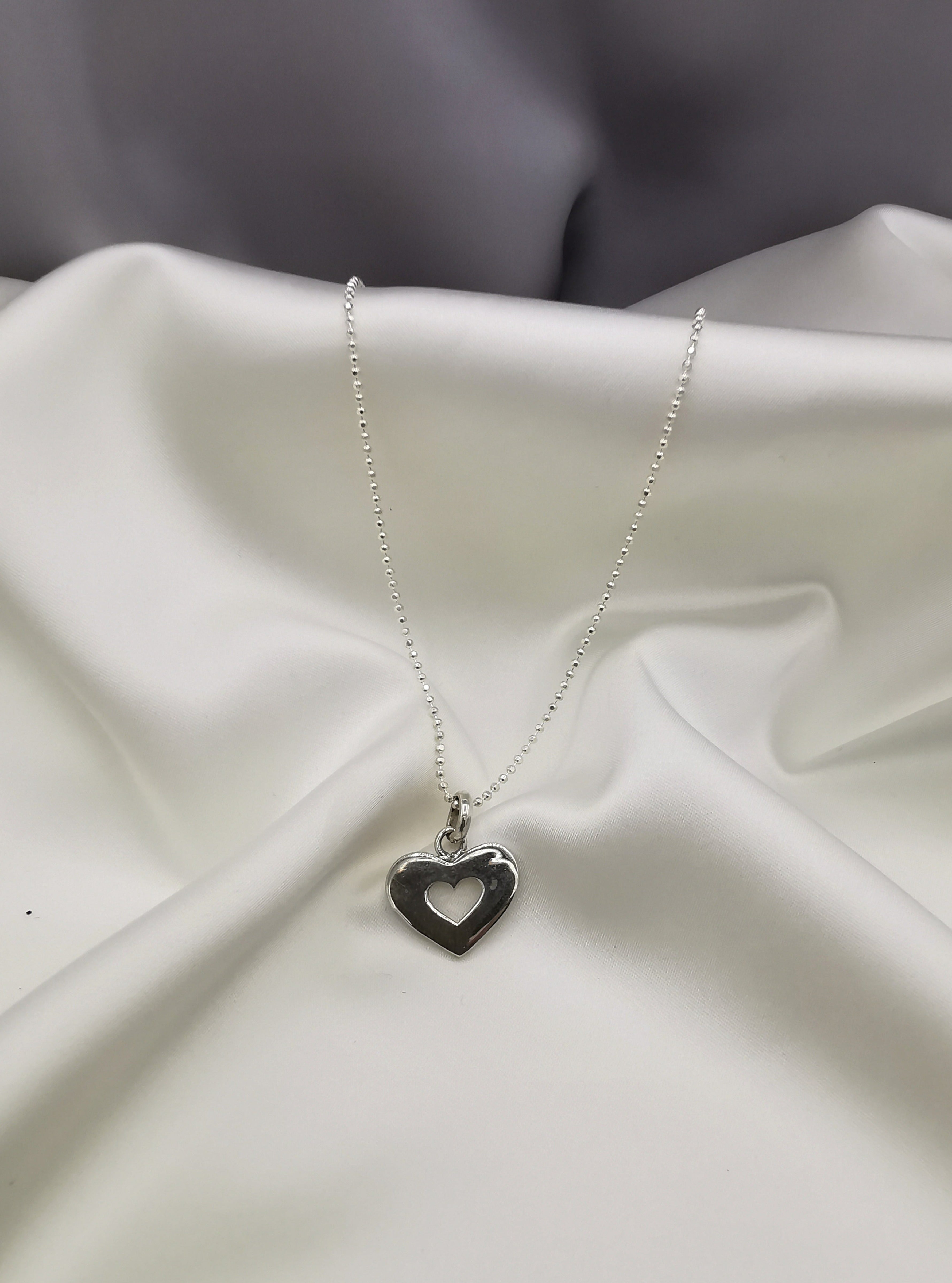 (04200-801)Dije de corazon con agujero al centro