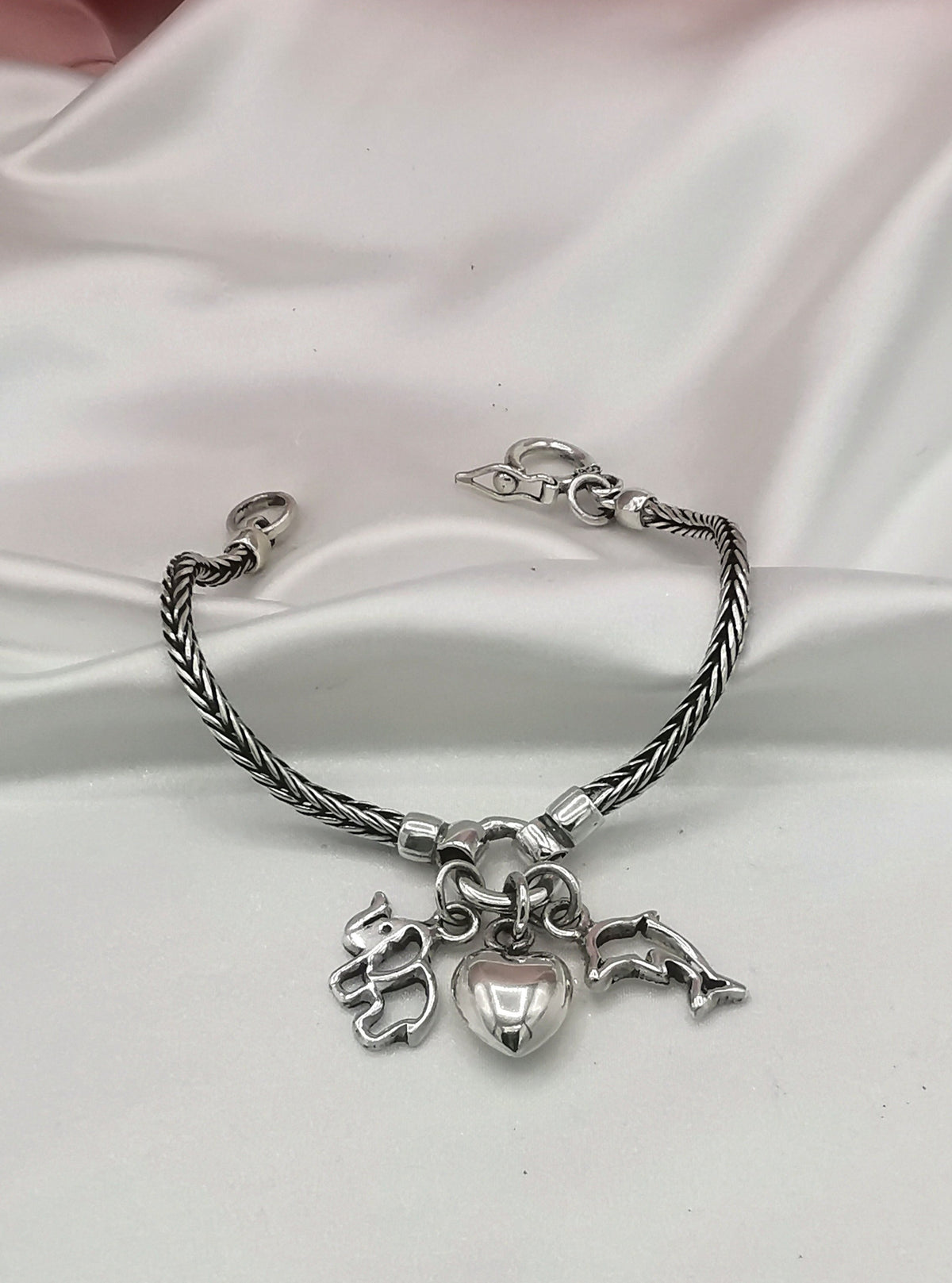 Pulsera de plata envejecida con dijes varios  (171500-5001)