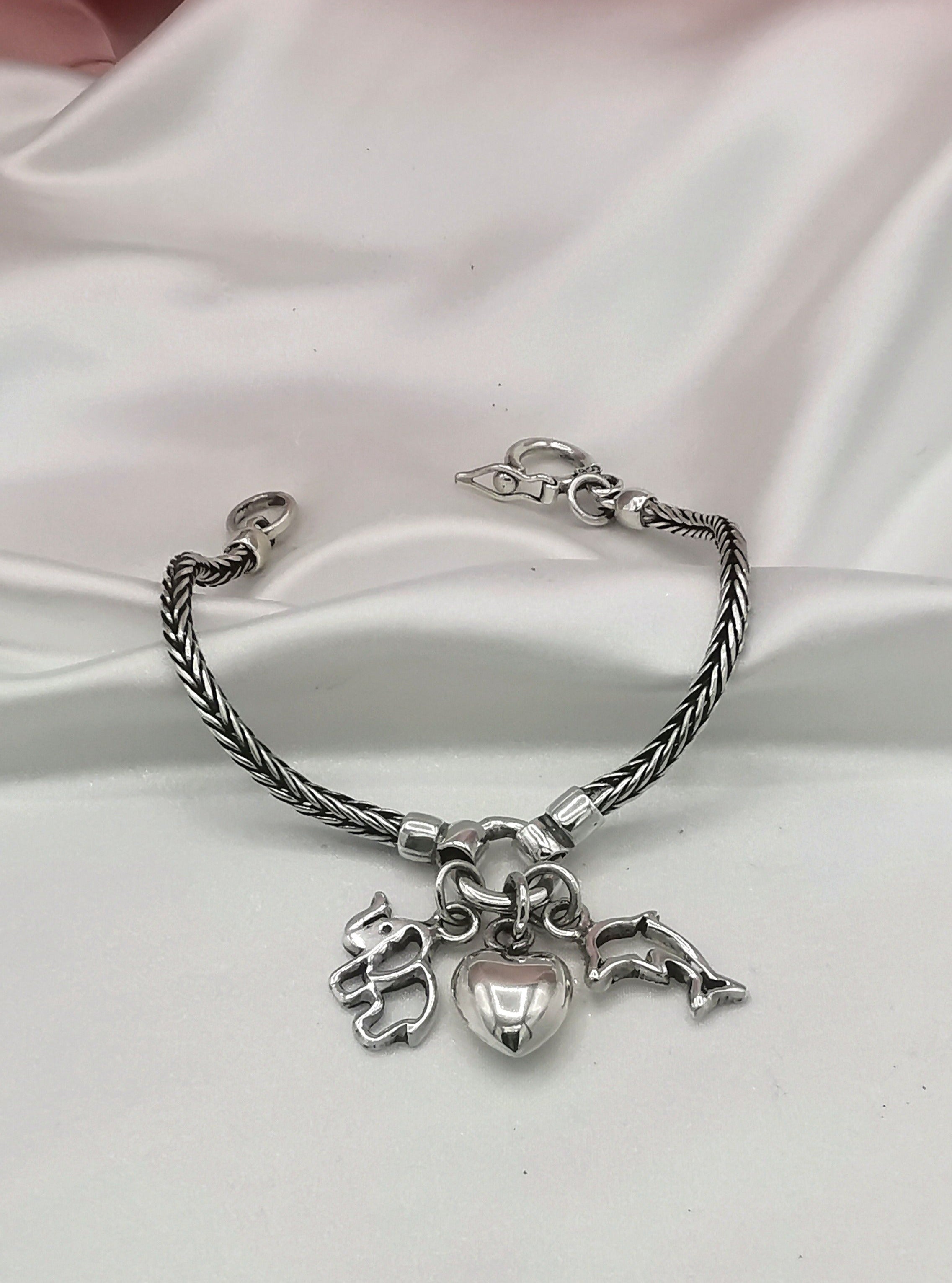 Pulsera de plata envejecida con dijes varios  (171500-5001)