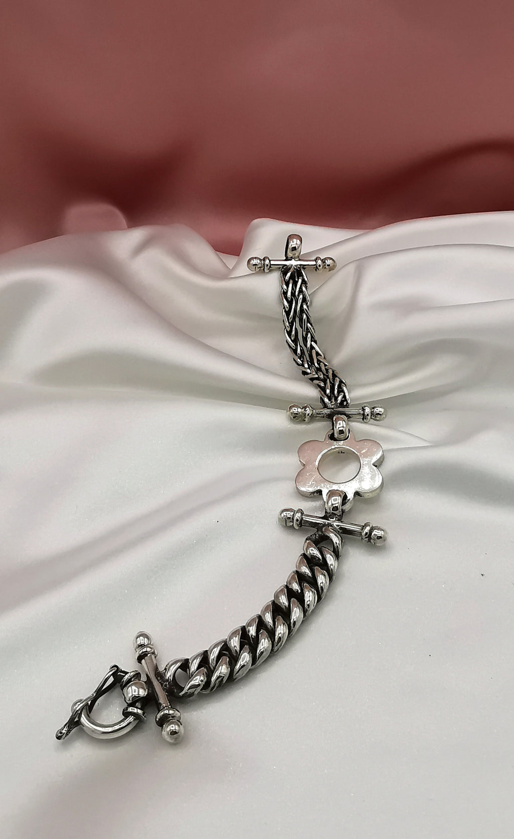 Pulsera de plata envejecida con dije de flor (171475-040)