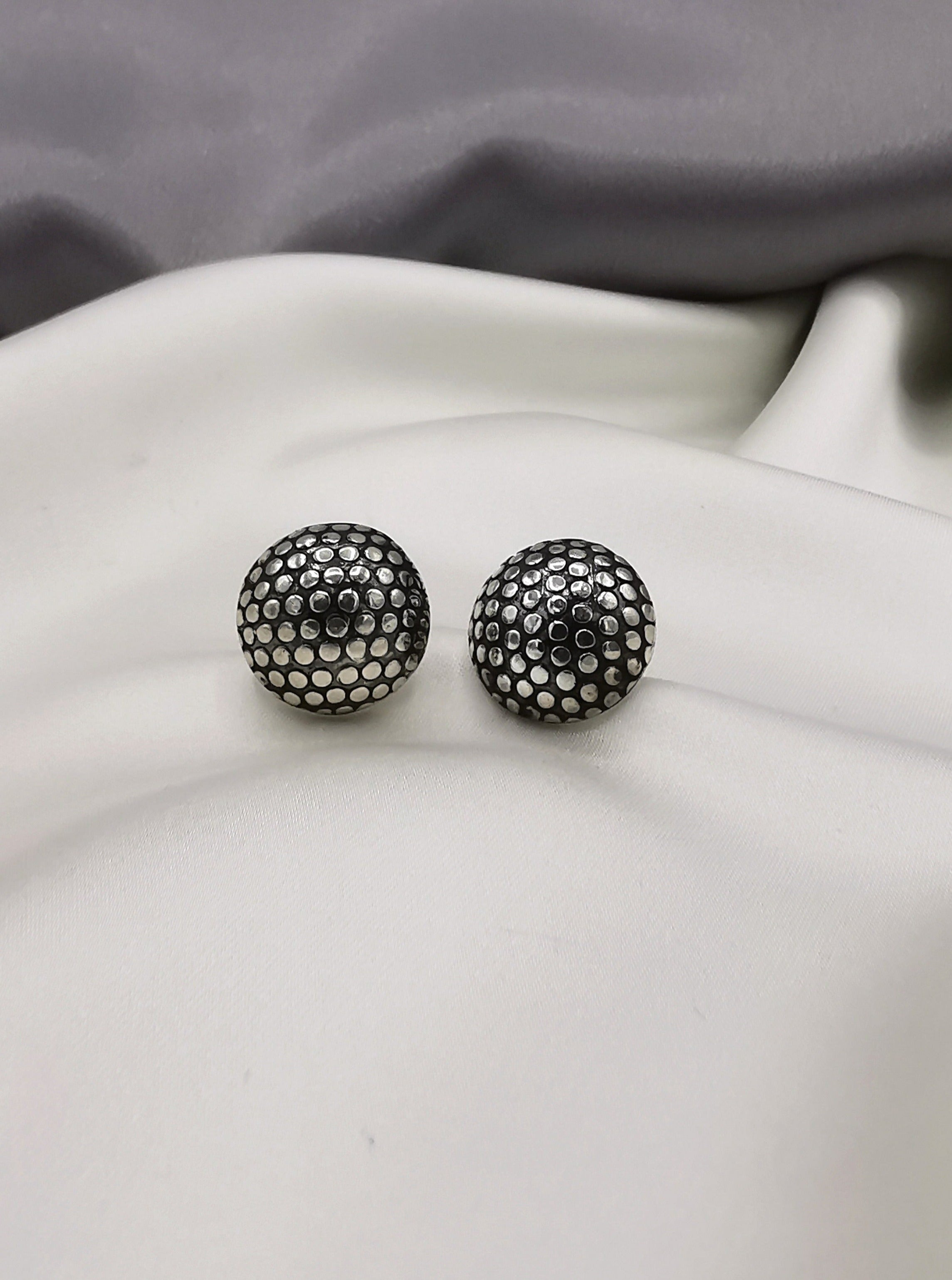 Arete de bola plata envejecida (02325-179)