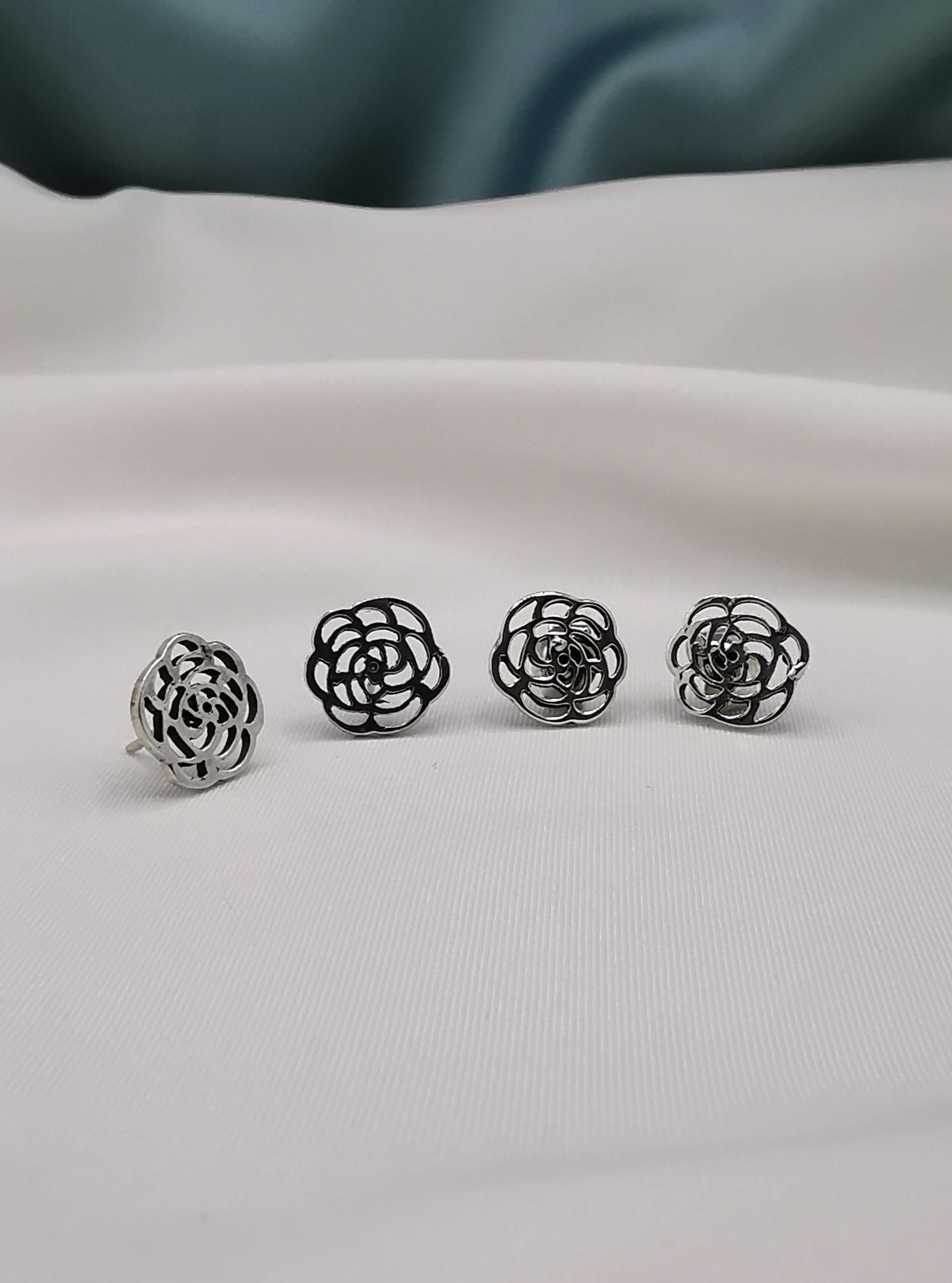 Arete de flor plata brillante (02175-020)