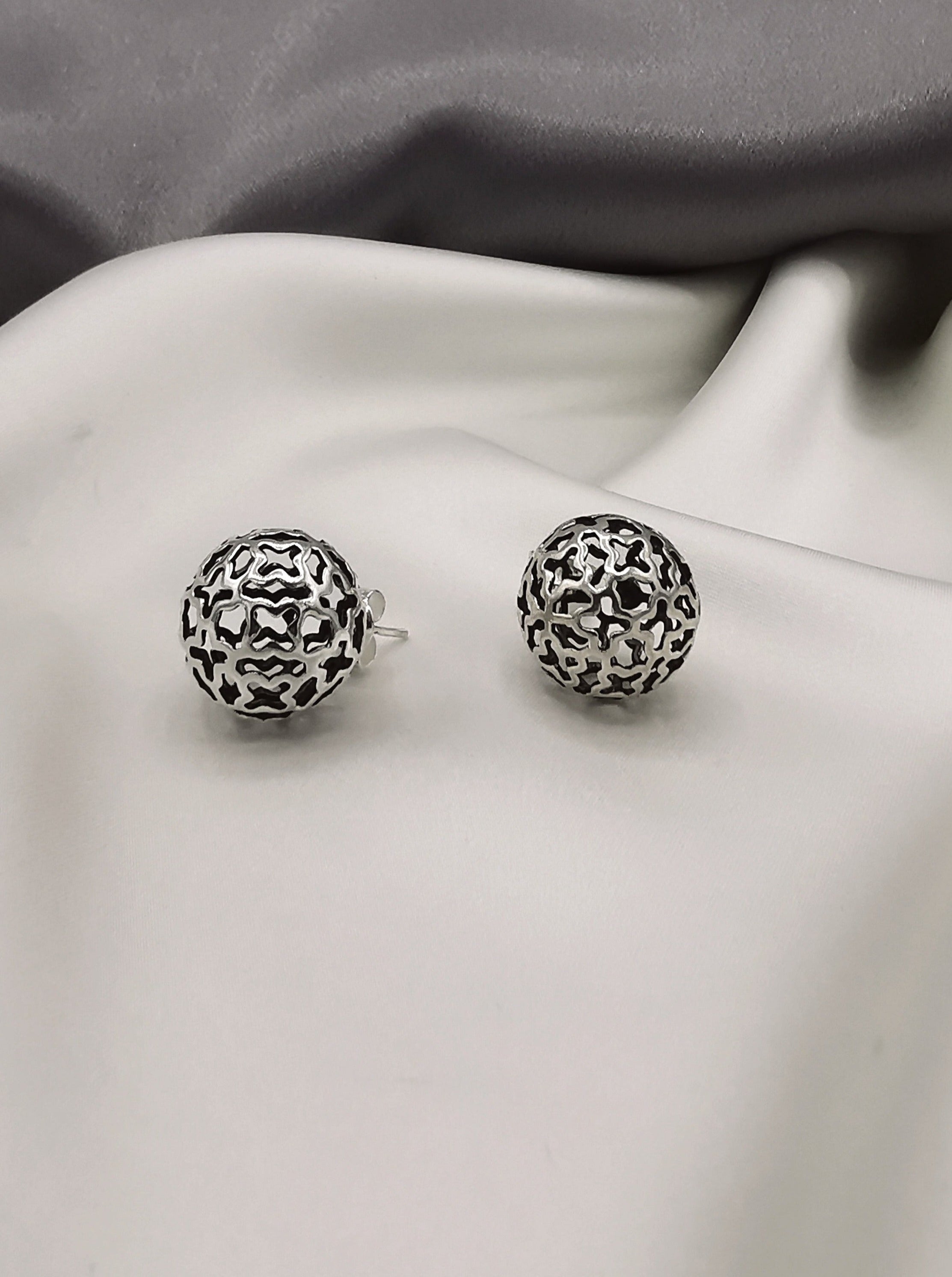 Arete de bola plata envejecida (02350-230)
