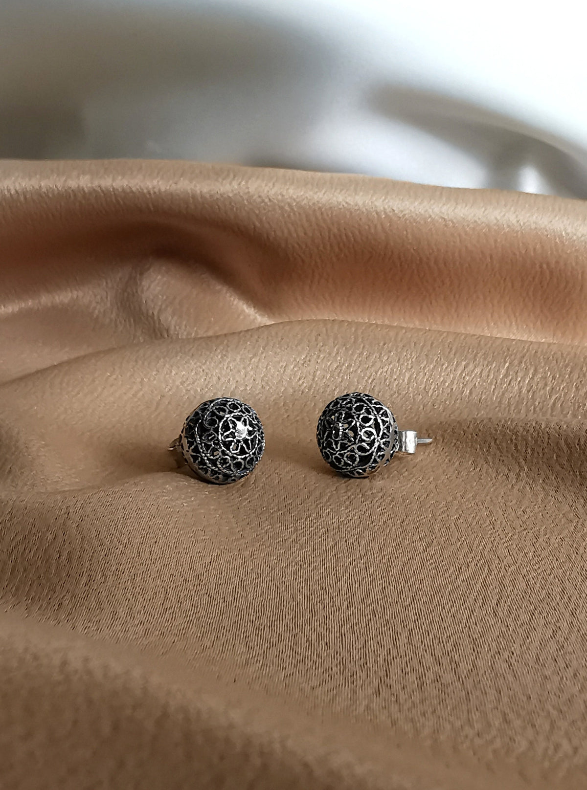 Arete de bola plata quemada (02275-066)