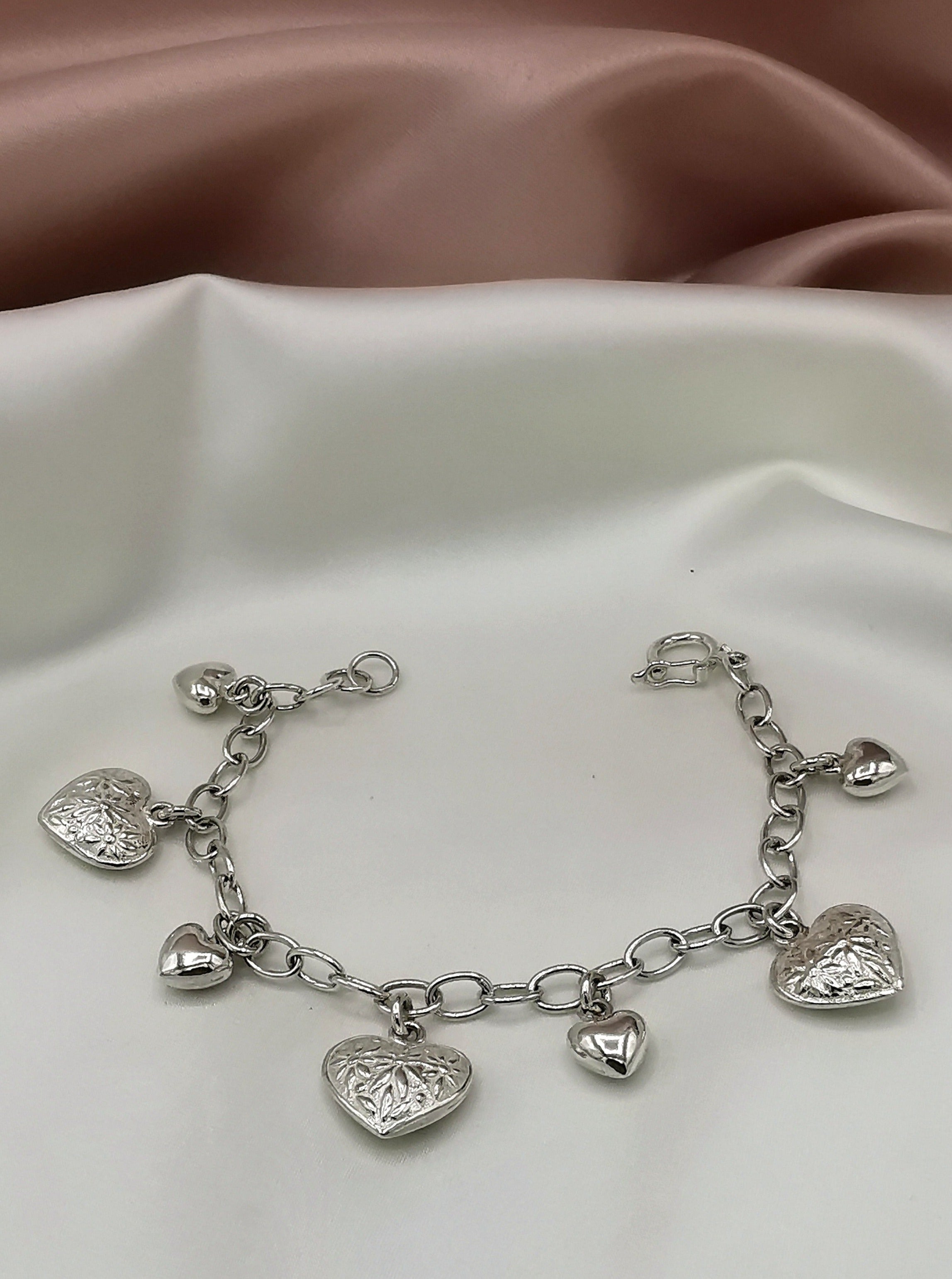 (171050-070)  Pulsera reina de corazones