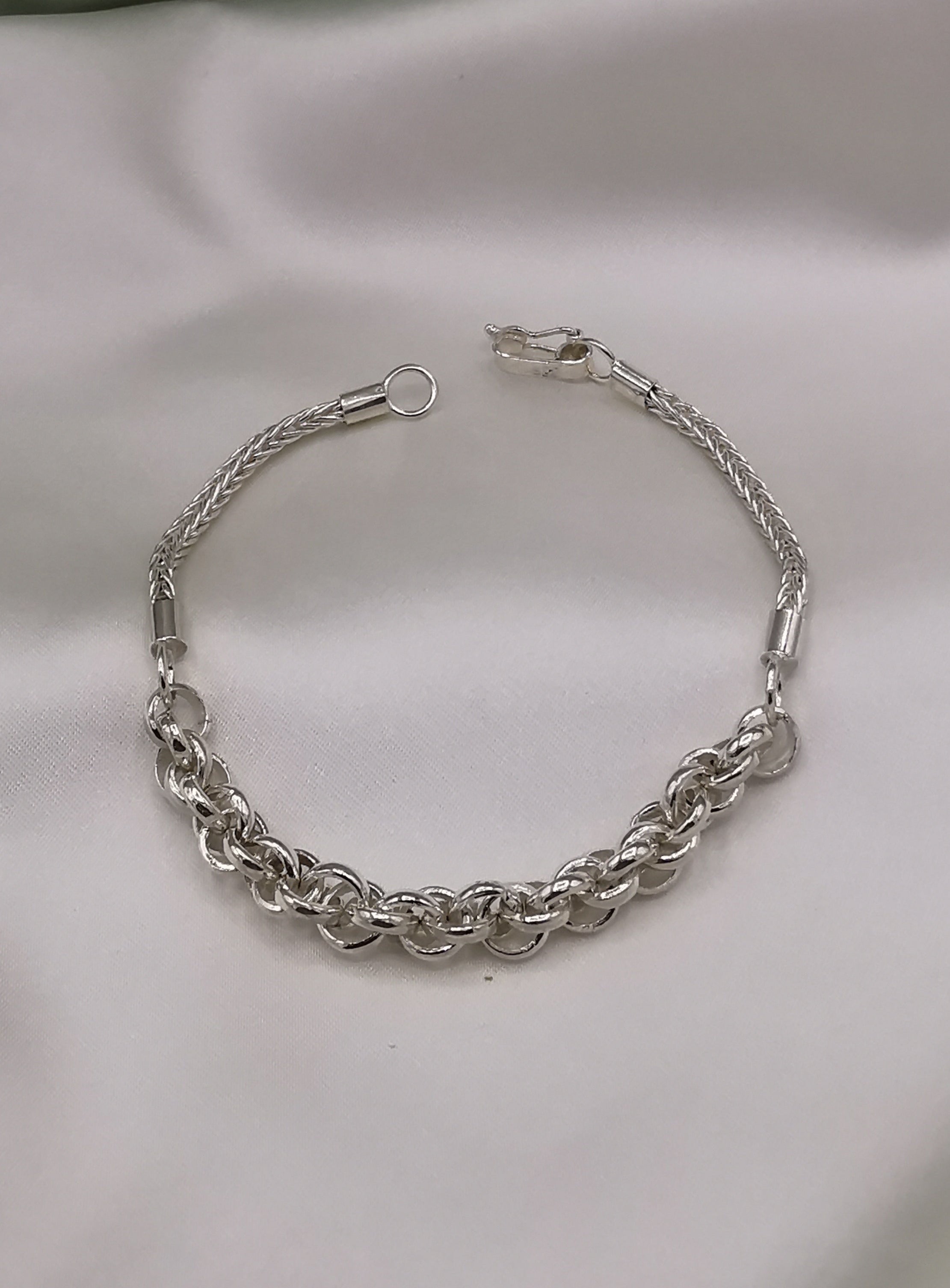 (06375-088)  Pulsera  lazo espiga  con aritos entrelazados