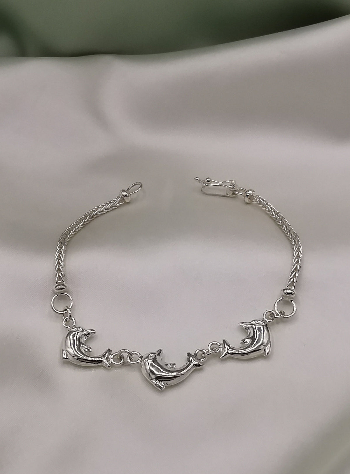 (06375-030) Pulsera de plata lazo espiga de Delfines.