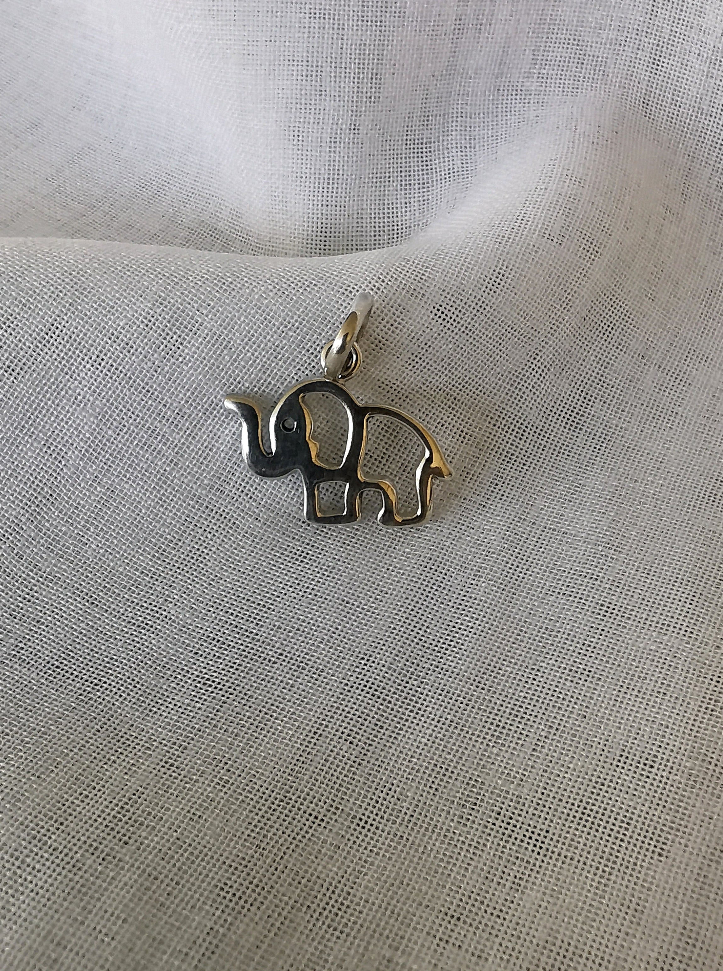 (04150-146) Dije de Elefante calado