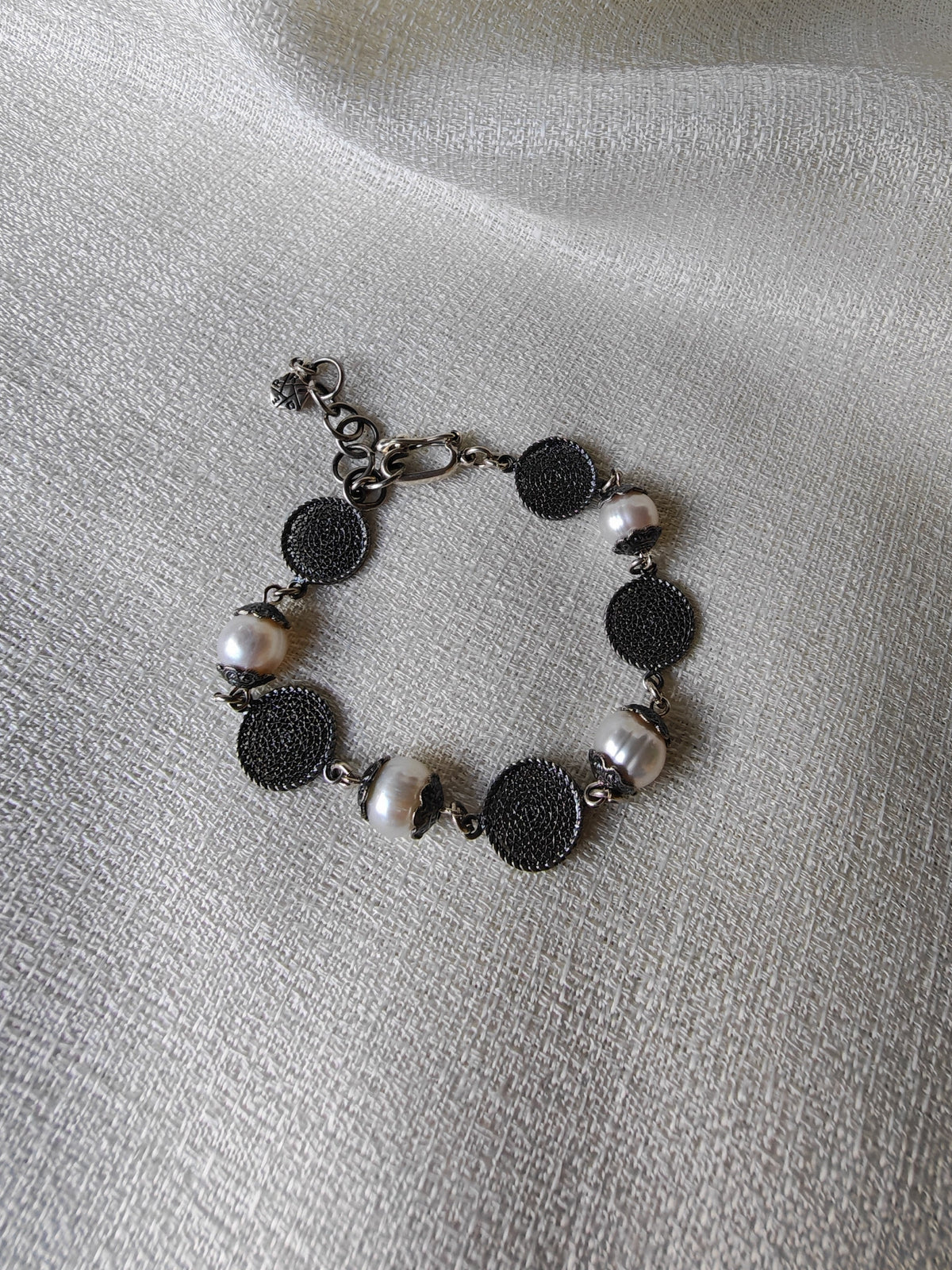 (171100-158) Pulsera plata envejecida con perlas