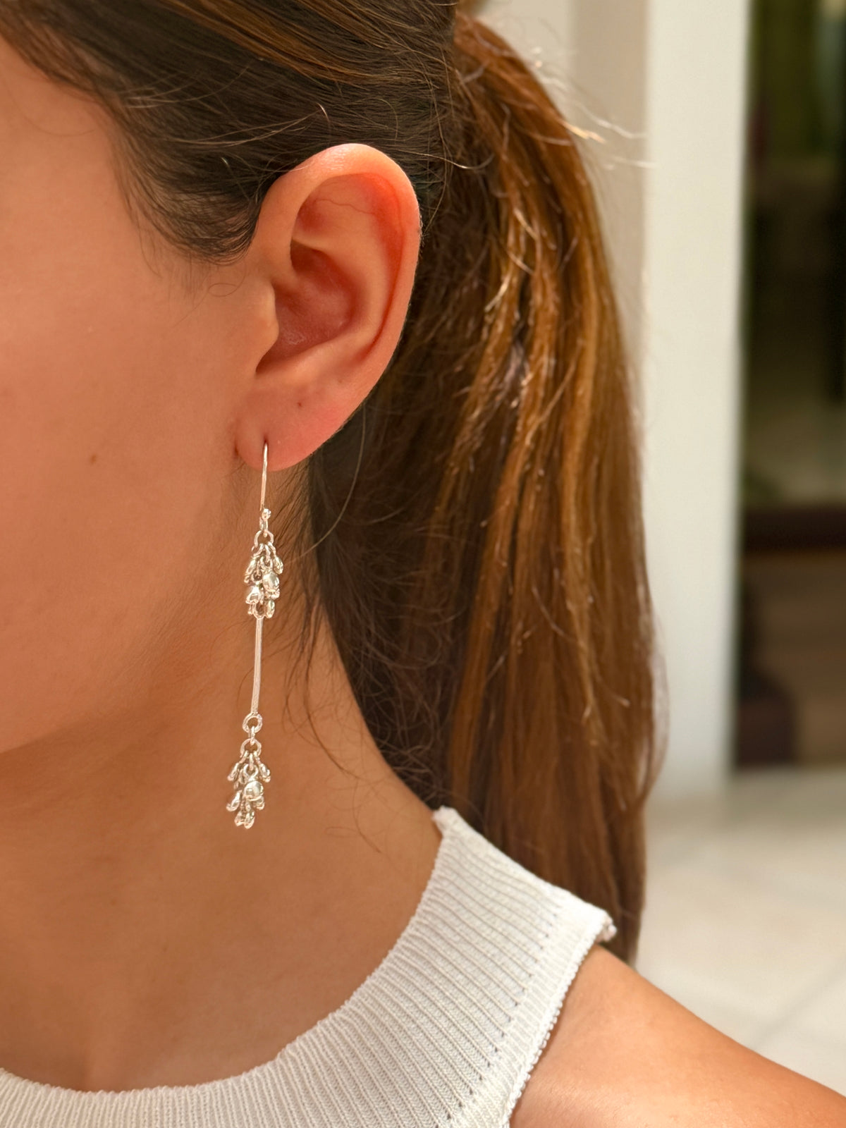 Aretes largos de bolitas