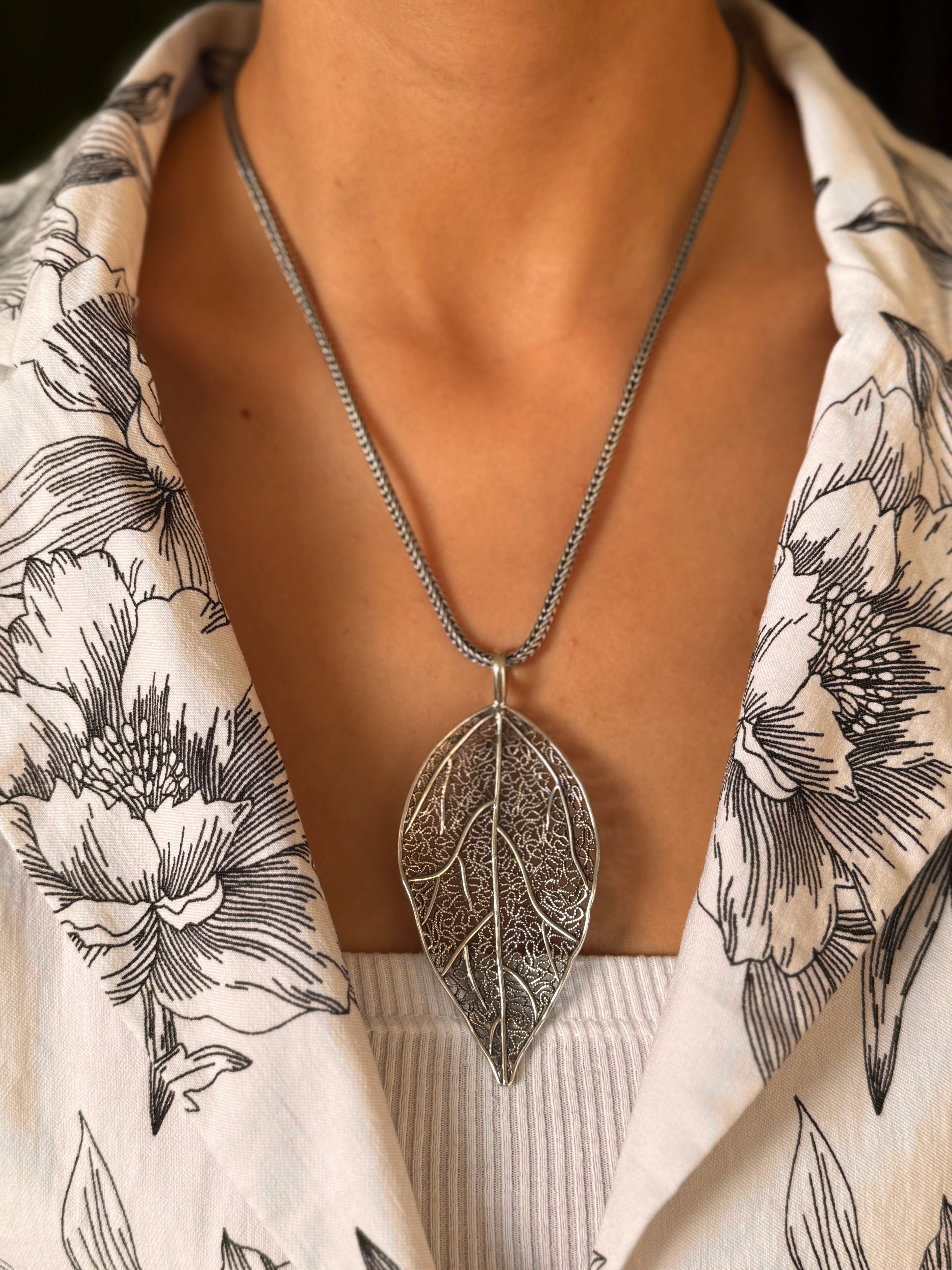 (0410.9) Cadena de Hoja en Plata Envejecida