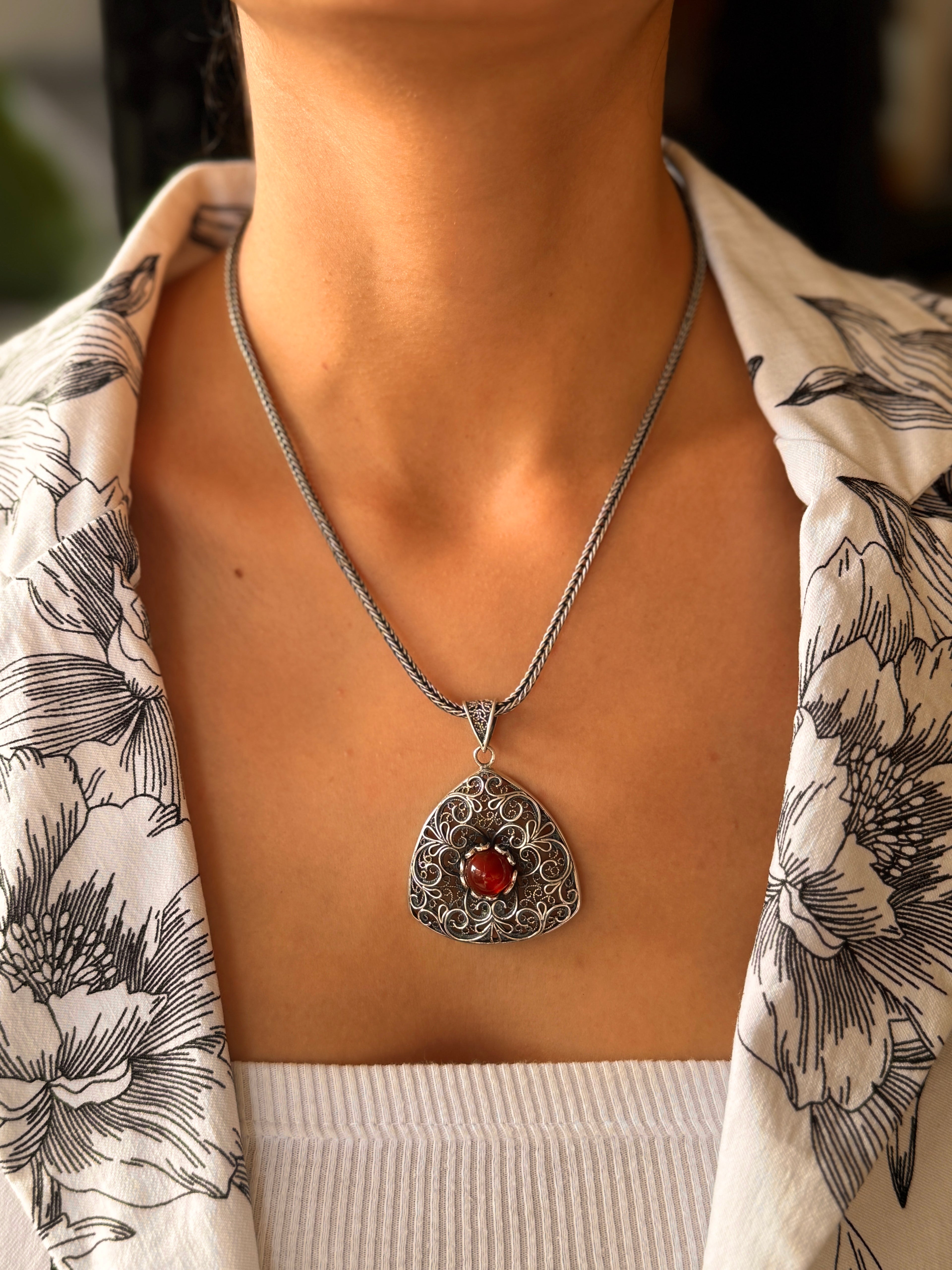 (0412.7) Dije de Piedra Ágata Roja