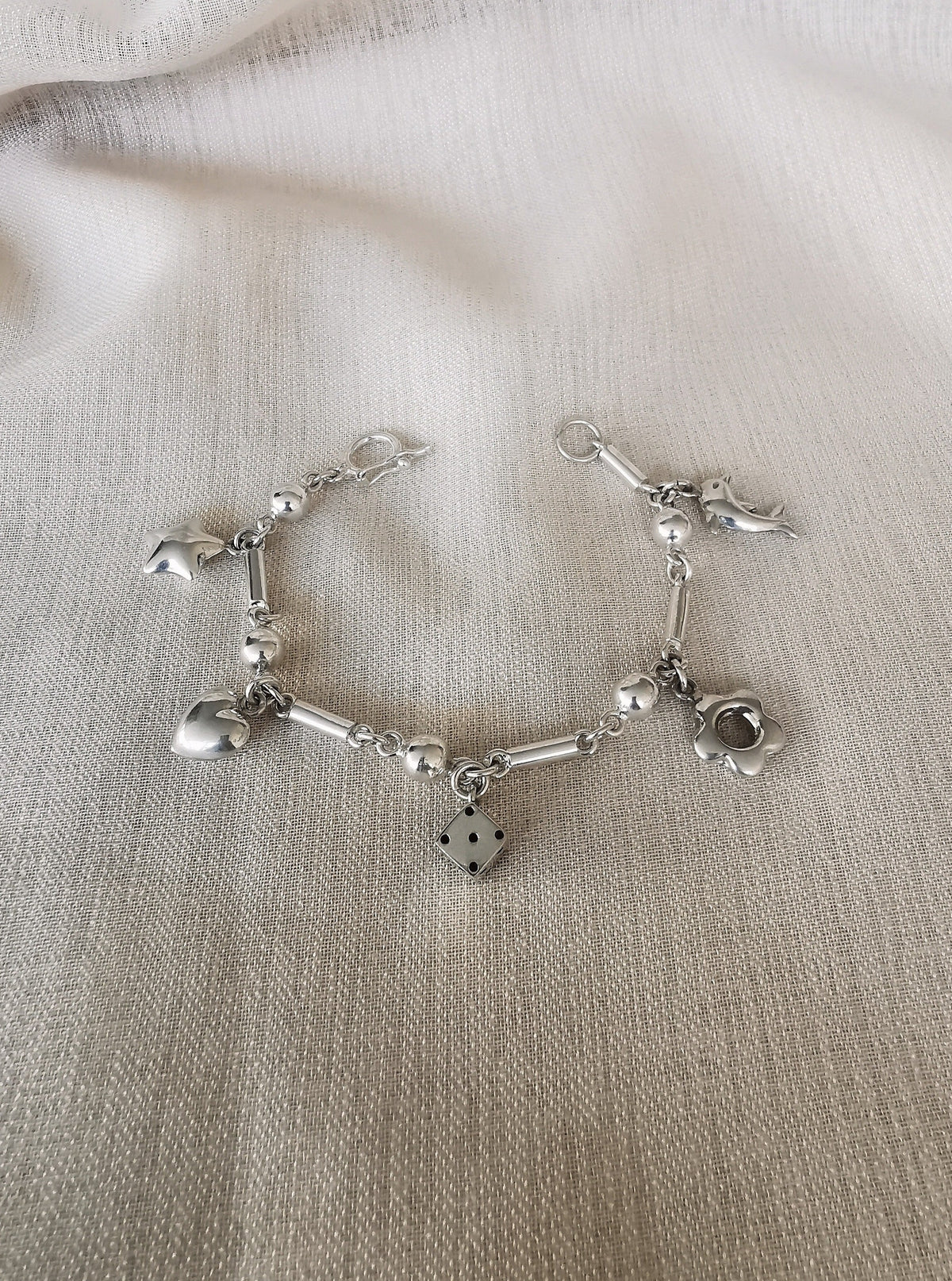 (17900-905) Pulsera de dijes variados