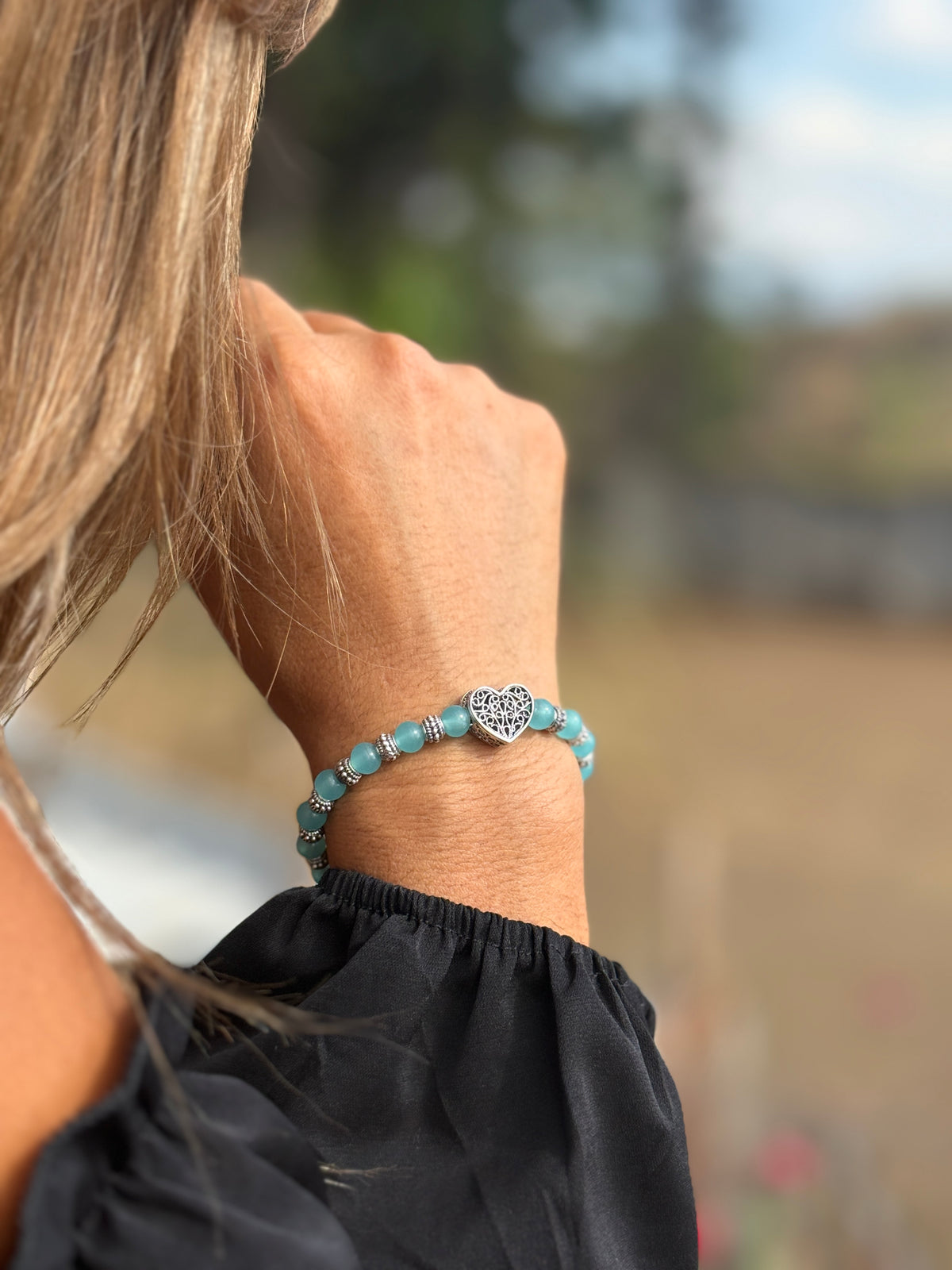 Pulsera de plata y piedra natural con dije de corazón