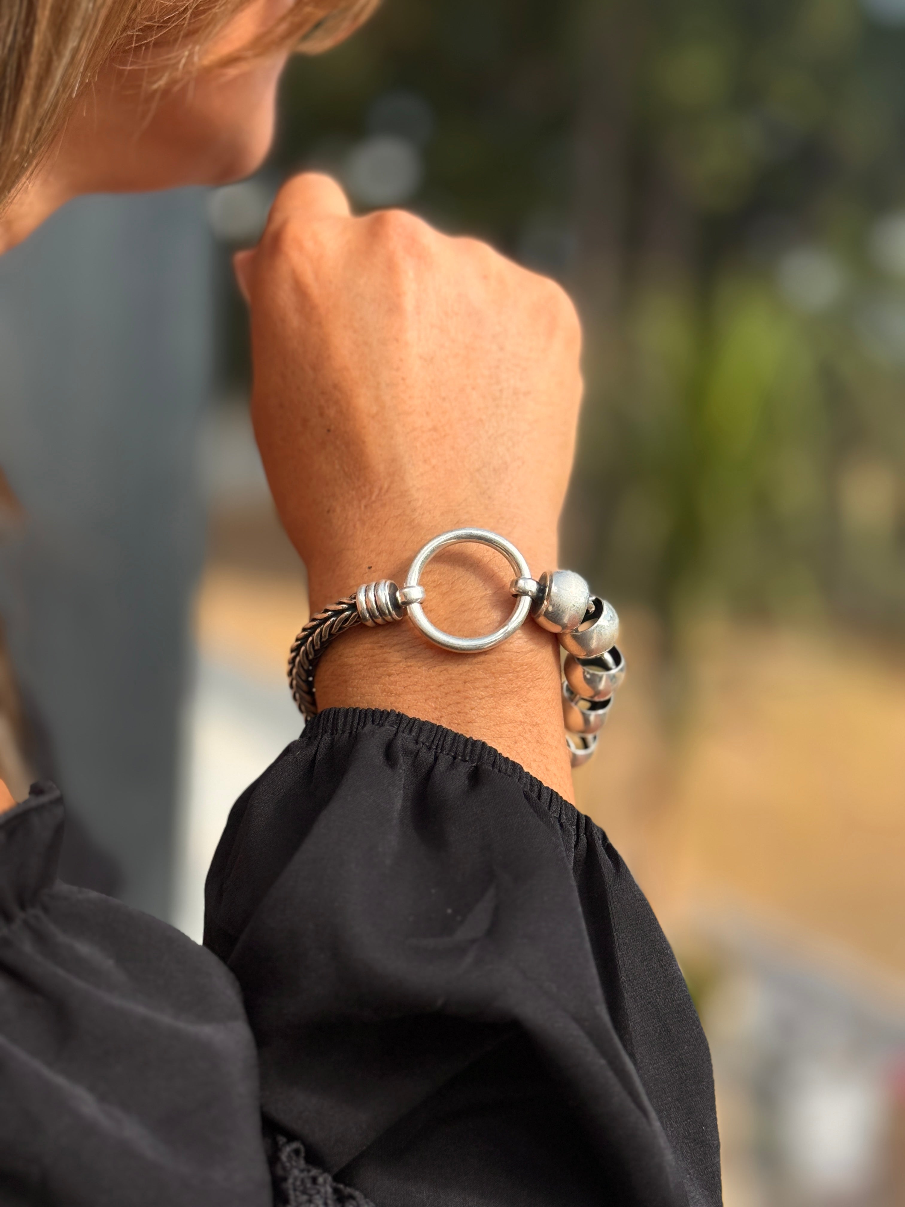 Pulsera de plata con diseño