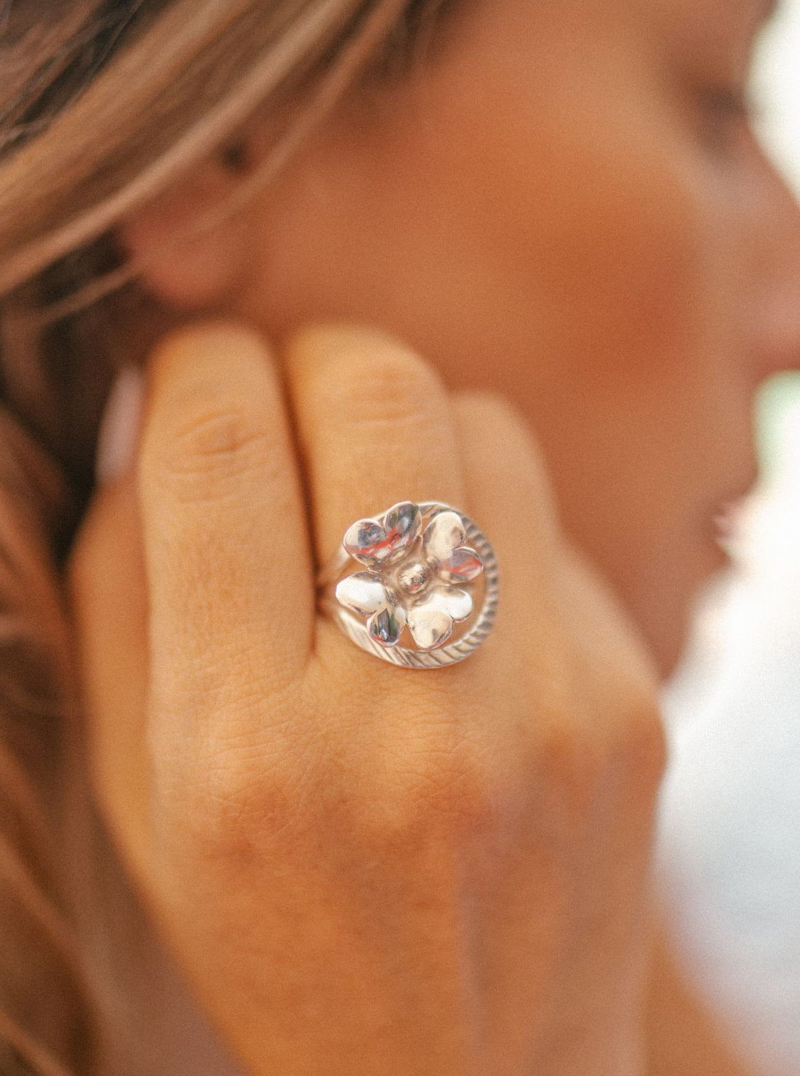 Anillo diseño flor (01350-523)