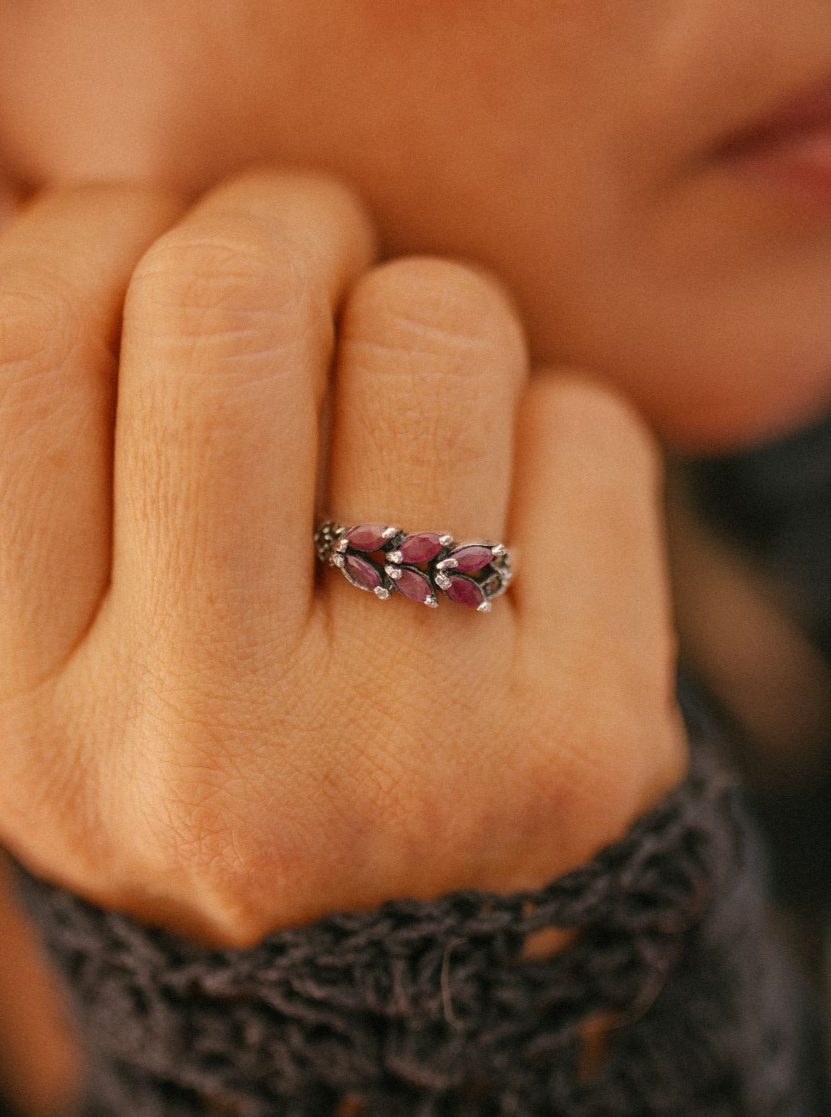 (09325-084)  Anillo de zirconia y acerina