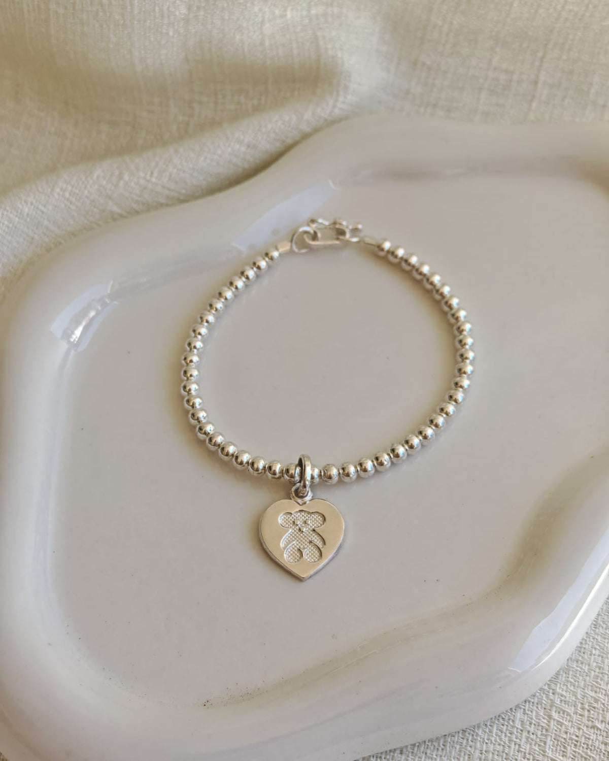 Pulsera de bolas con dije de corazón Tous