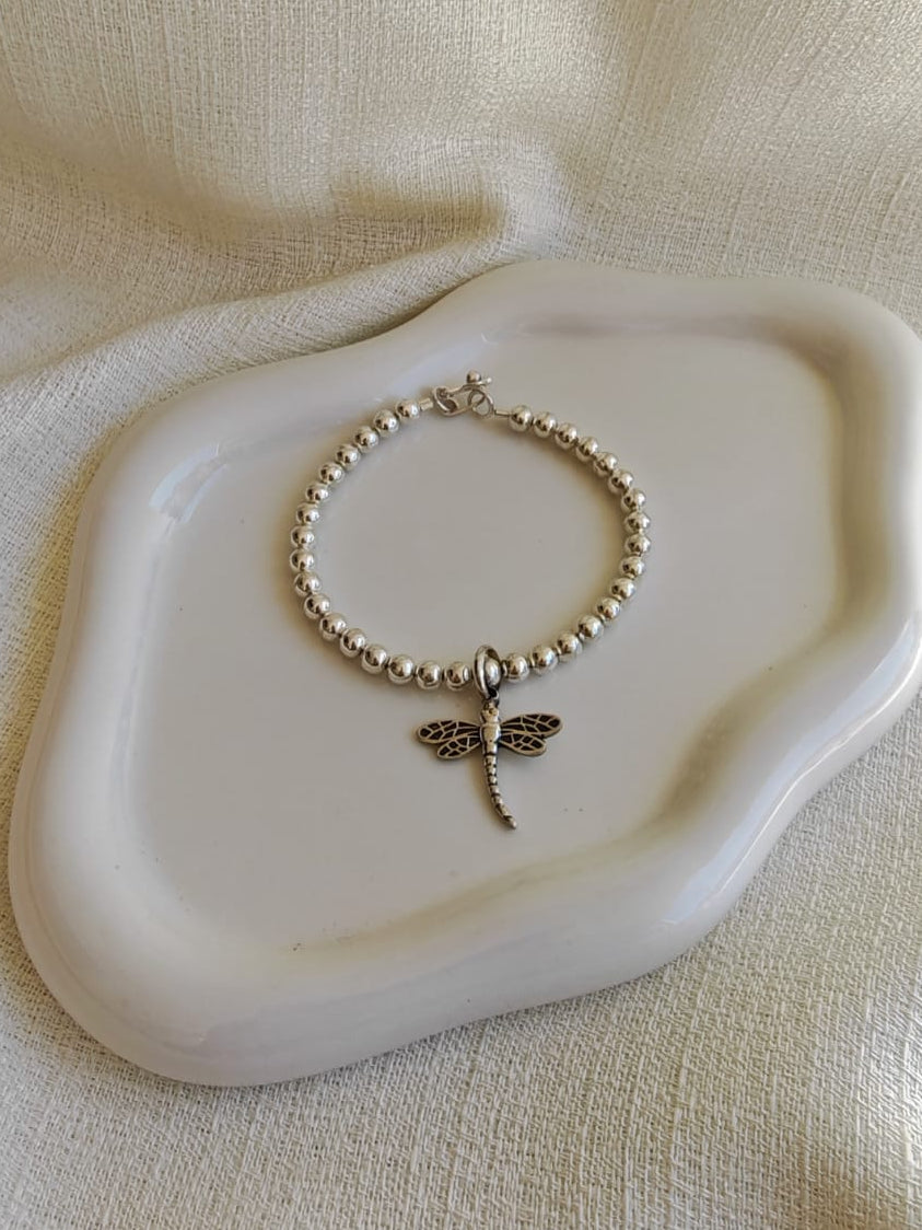 Pulsera de bolas con dije de libélula