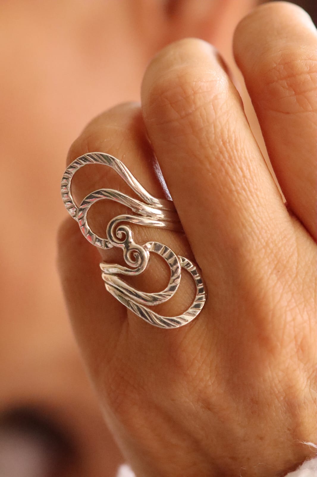 (01300-060) Anillo de plata con labrado