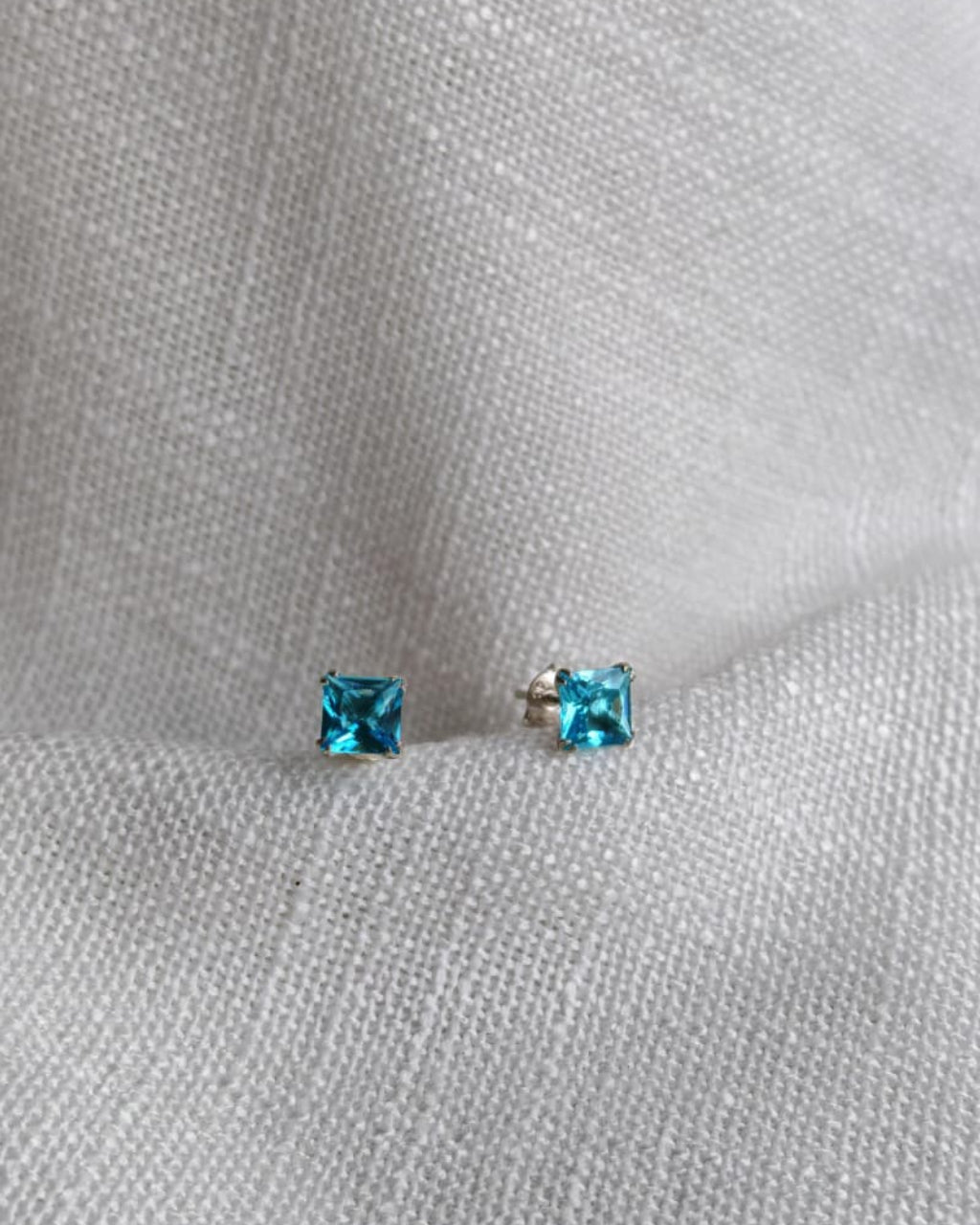 Aretes de zirconia celeste (02175)