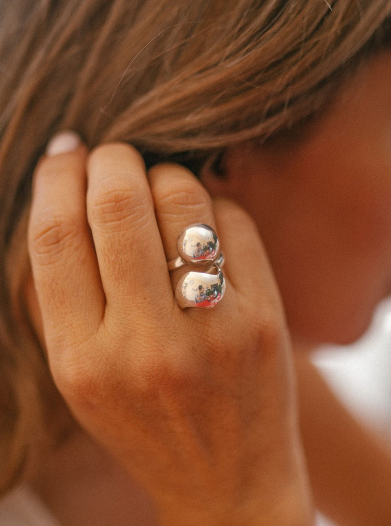 (01274-248) Anillo de dos bolas